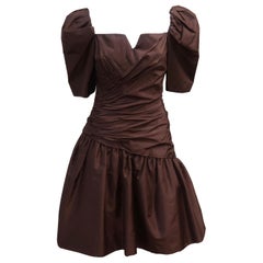 Robe de cocktail en taffetas brun Scaasi, années 1980