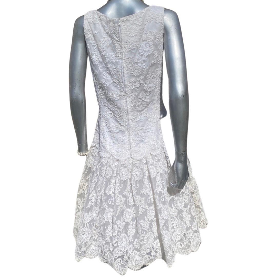 Scaasi for Martha Spring Summer Sleeveless White Lace Party Dress Size 10 In Good Condition For Sale In Palm Springs, CA