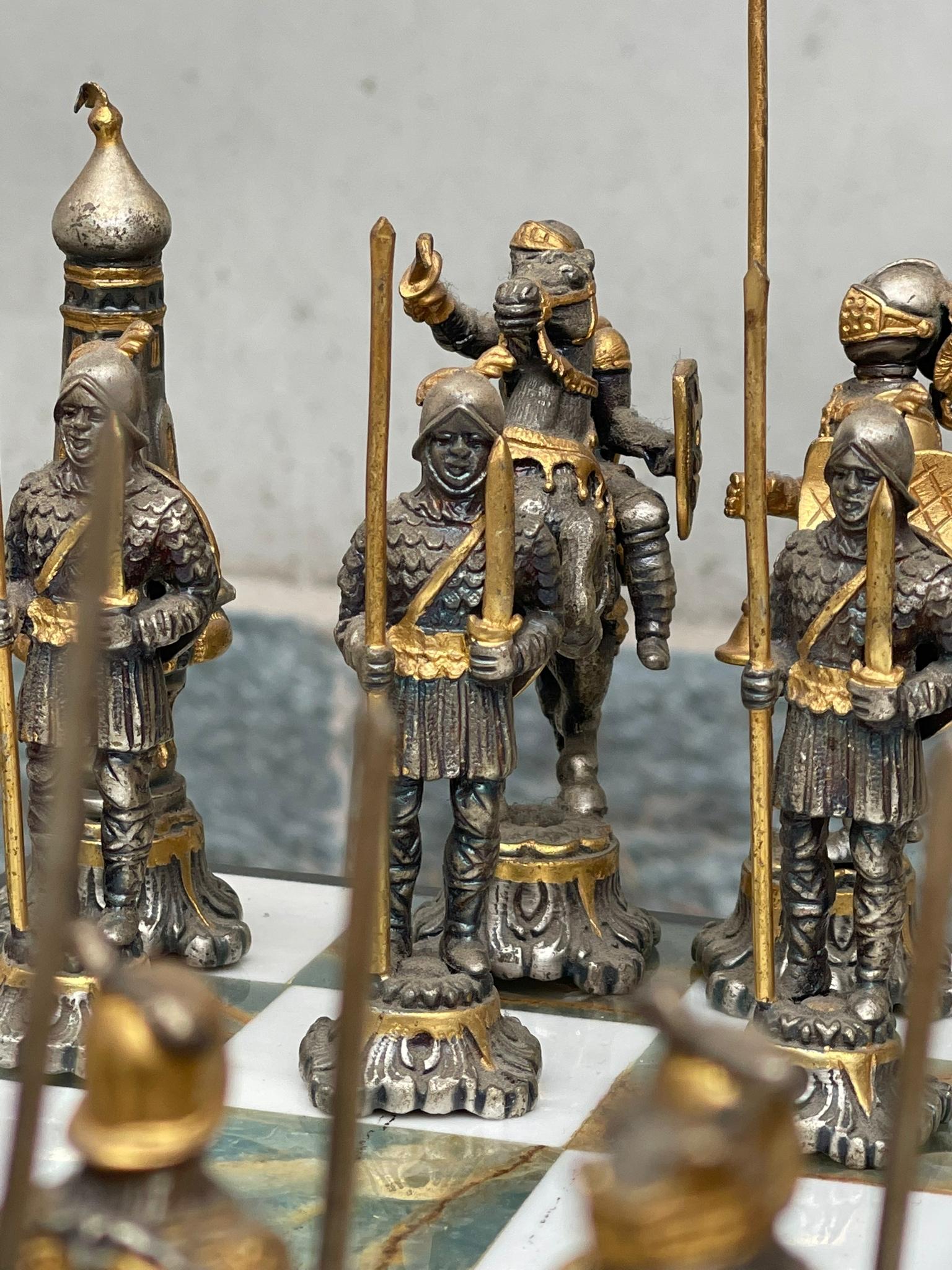 Scacchiera Giuseppe Vasari Bronzo Dorato Argentato XX Secolo in vendita 7