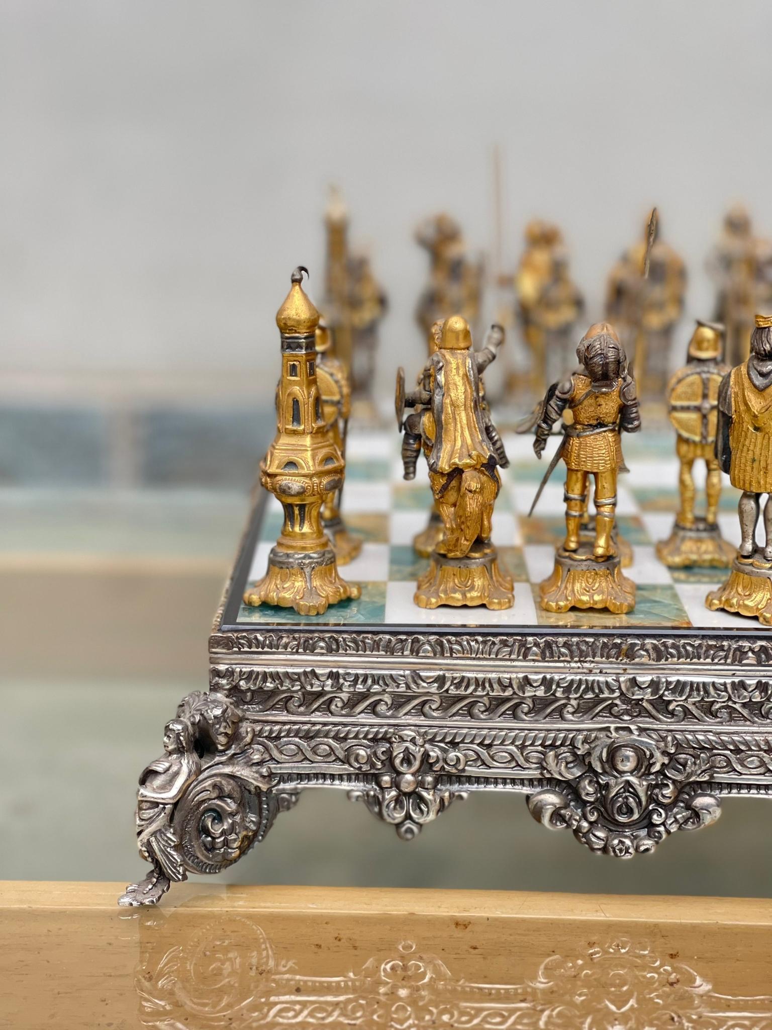 Scacchiera Giuseppe Vasari Bronzo Dorato Argentato XX Secolo In condizioni buone in vendita a Milano, MI