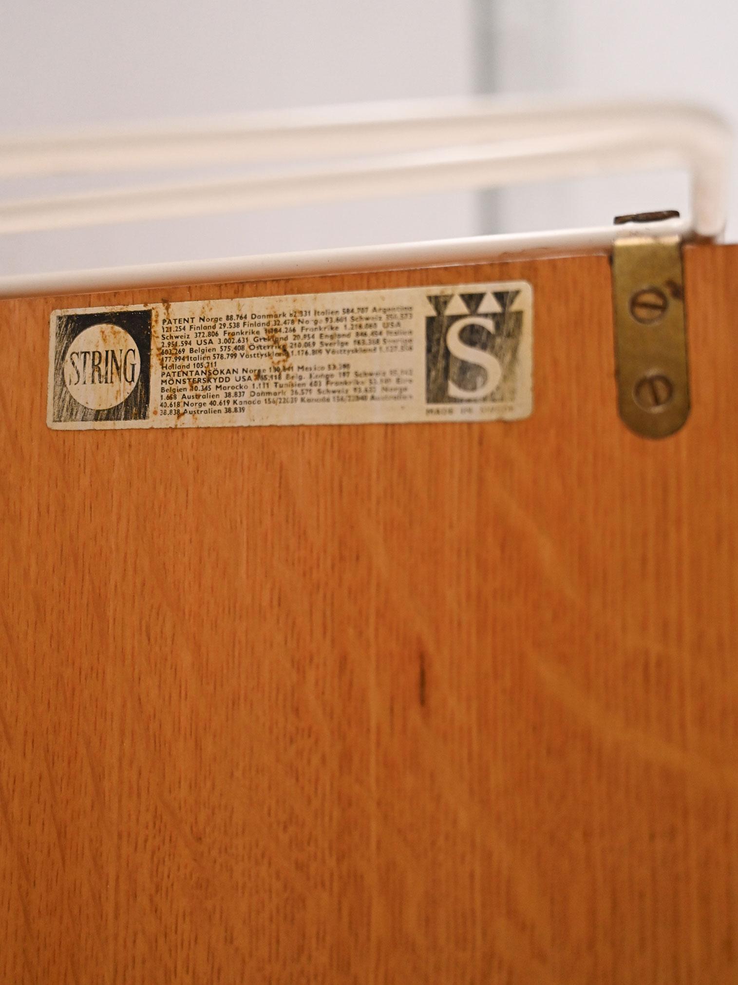 Vintage oak shelving unit In Good Condition For Sale In Brescia, IT