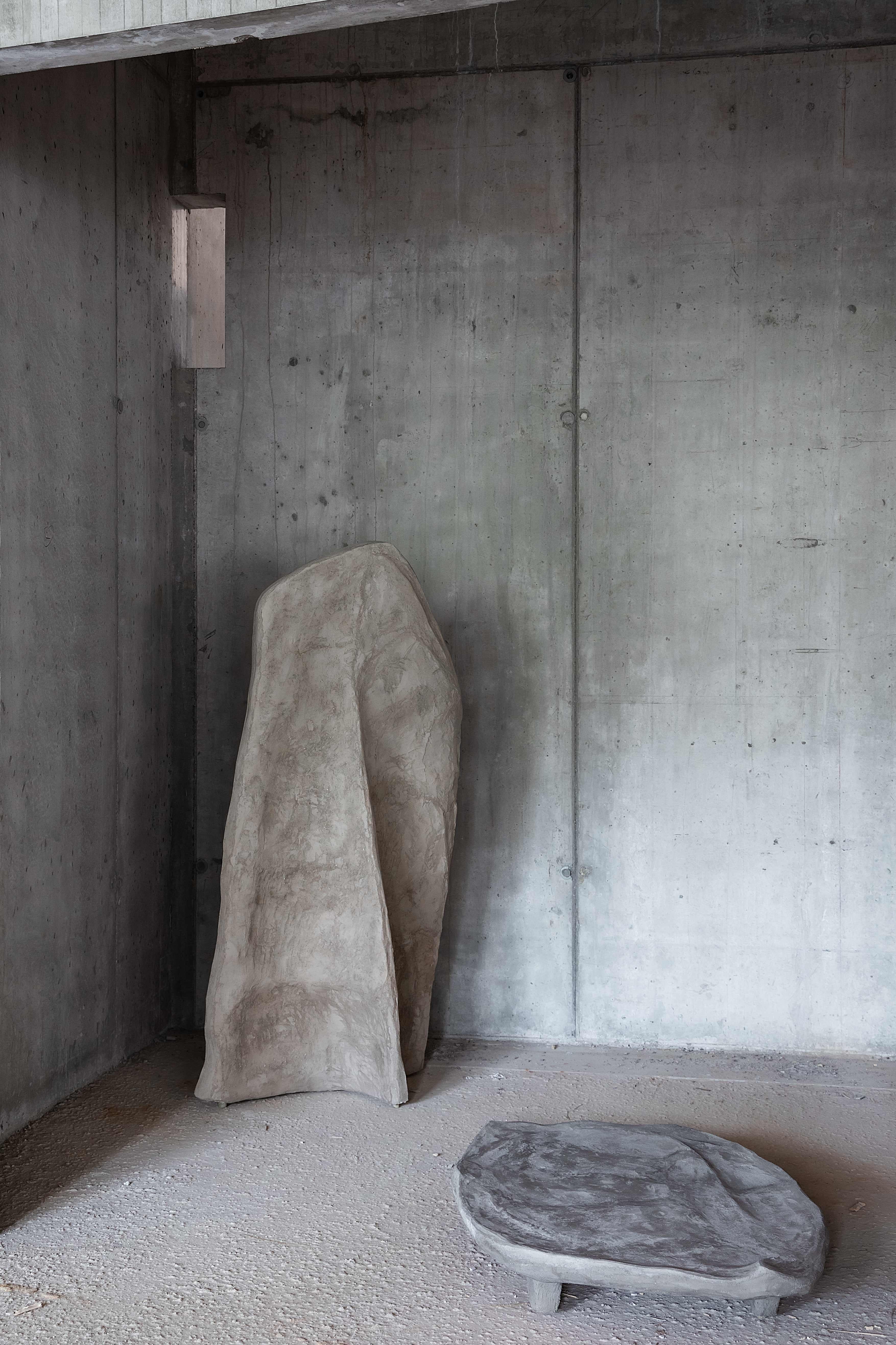 Postmoderno Scàglia 1 Scultura unica in cemento di Valentino Antonini in vendita