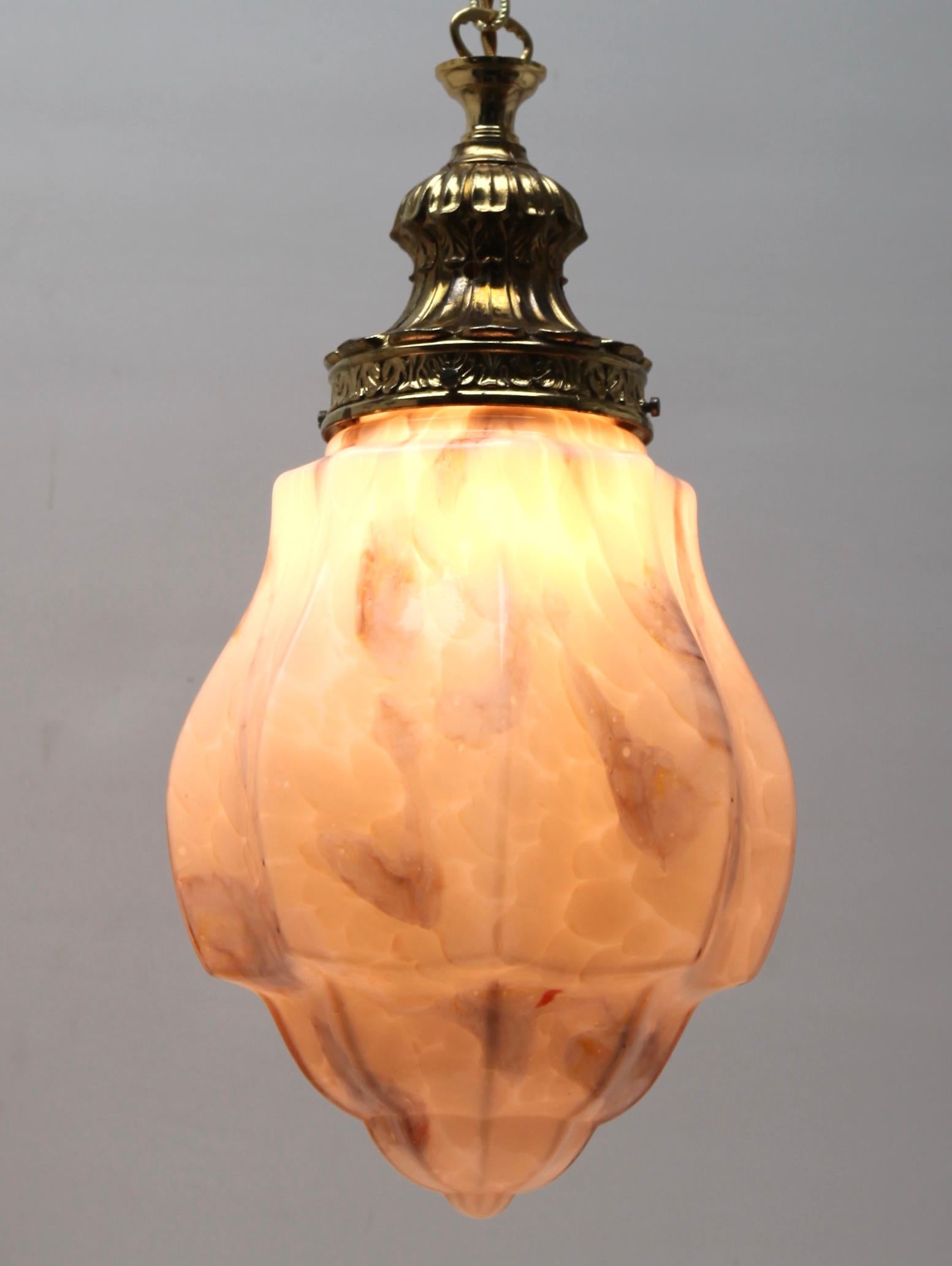 From the range by Scailmont Belgium, this centre-light is on a central chain. 
The lamp has a fitting on a Solid Brass plate and holds a shade of opaline glass.

In good condition and in full working order 
New fitting E27 and kabel
And has