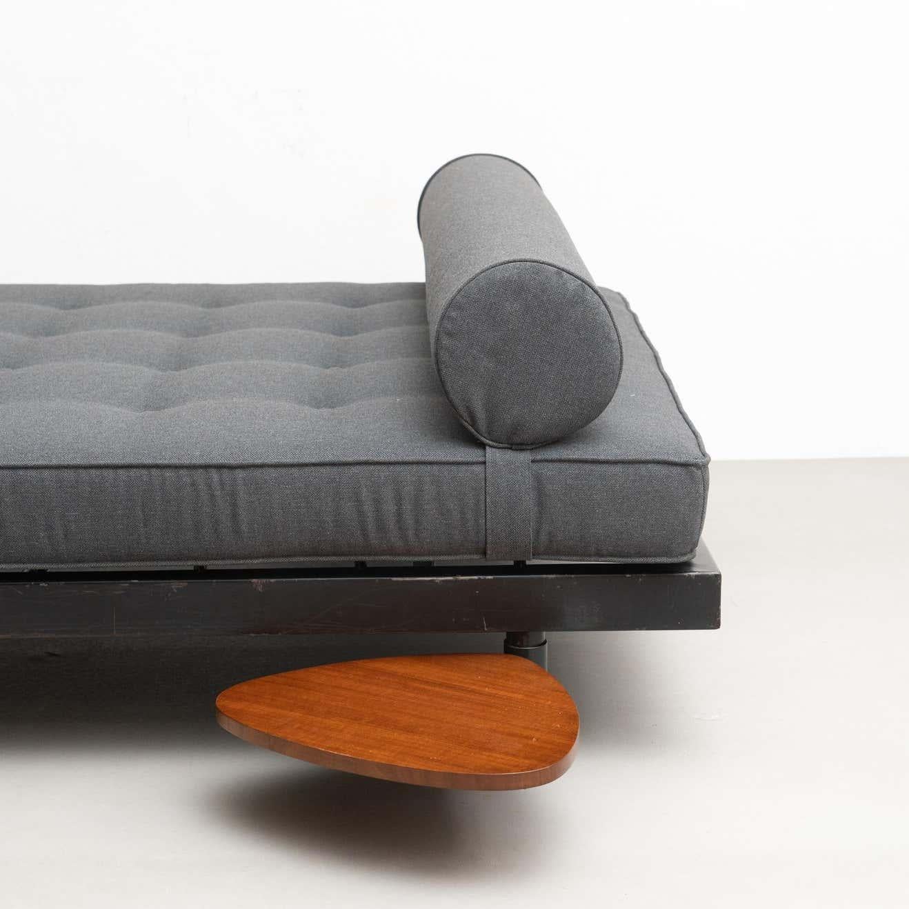 Mid Century Modern S.C.A.L. Double Daybed by Jean Prouvé, circa 1950 4