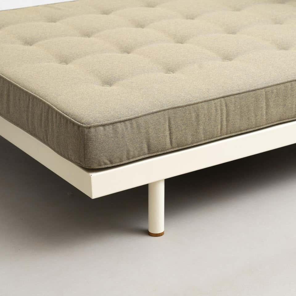 Seltene Jean Prouvé Mid Century Modern Double Daybed, ca. 1950 6