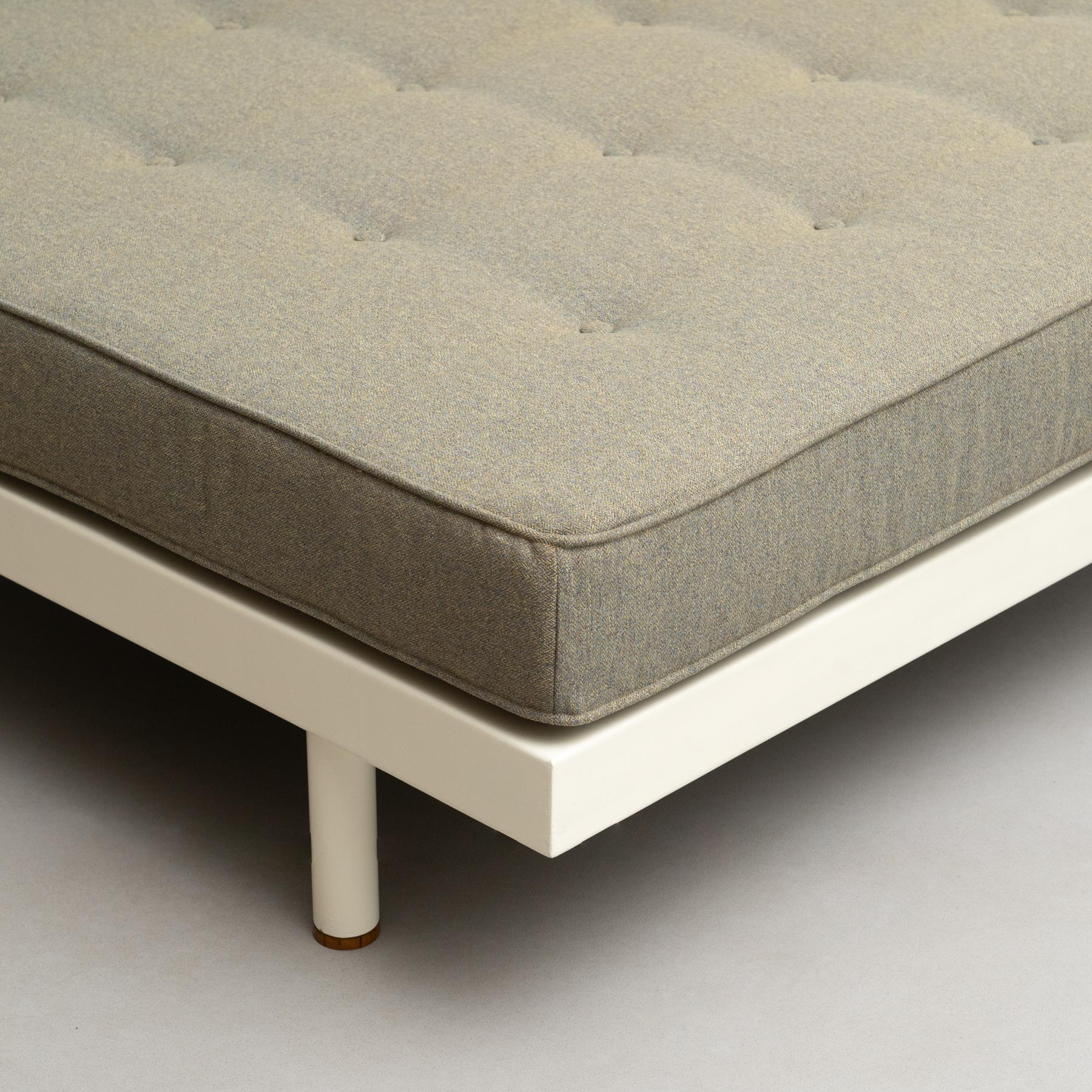 S.C.A.L. Double Daybed by Jean Prouvé, circa 1950 en vente 12