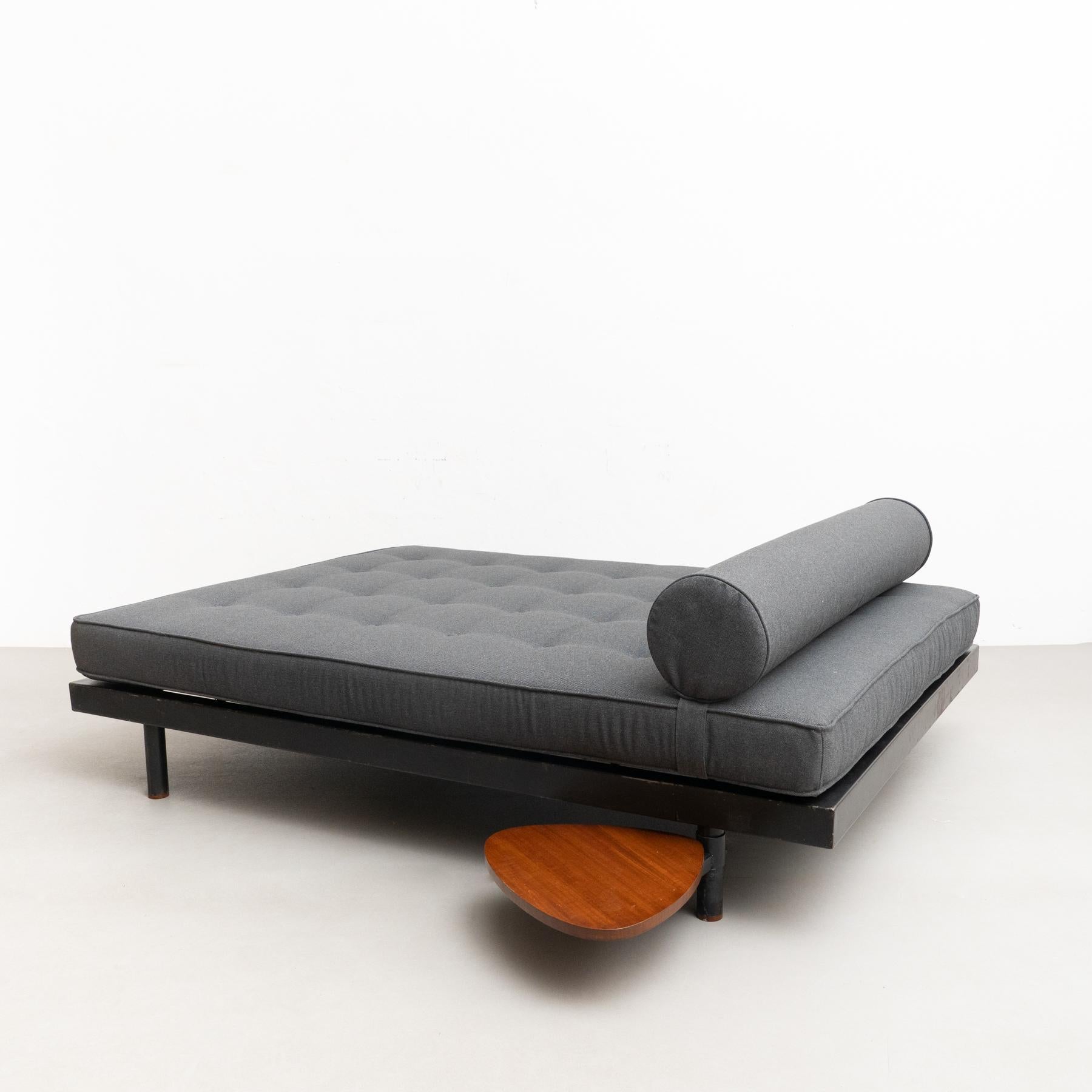 S.C.A.L. Double Daybed by Jean Prouvé, circa 1950 In Good Condition In Barcelona, Barcelona