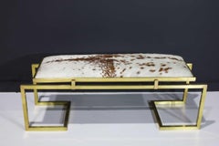 Banc de luxe Scala « Clasp » en laiton et tissu d'ameublement poils sur peau de soie