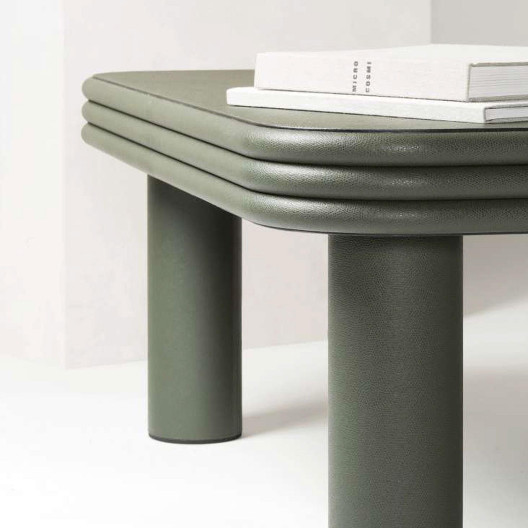 For nearly twenty years, the Giobagnara brand has combined traditional know-how and leading-edge technology to produce elegance of the highest standard. With luxurious creations available in a unique and virtually limitless color palette of leathers