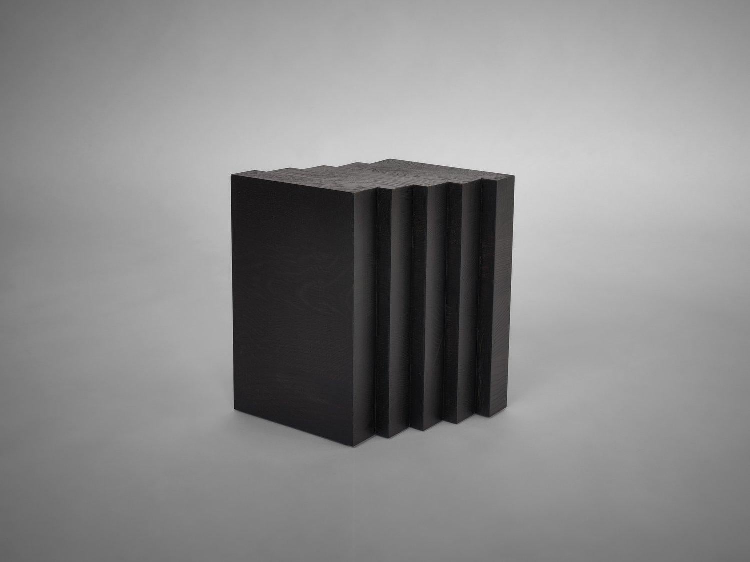 Mesa auxiliar Scalae 34 de madera de nogal by Mokko Amsterdam en Nuevo estado para la venta en Geneve, CH