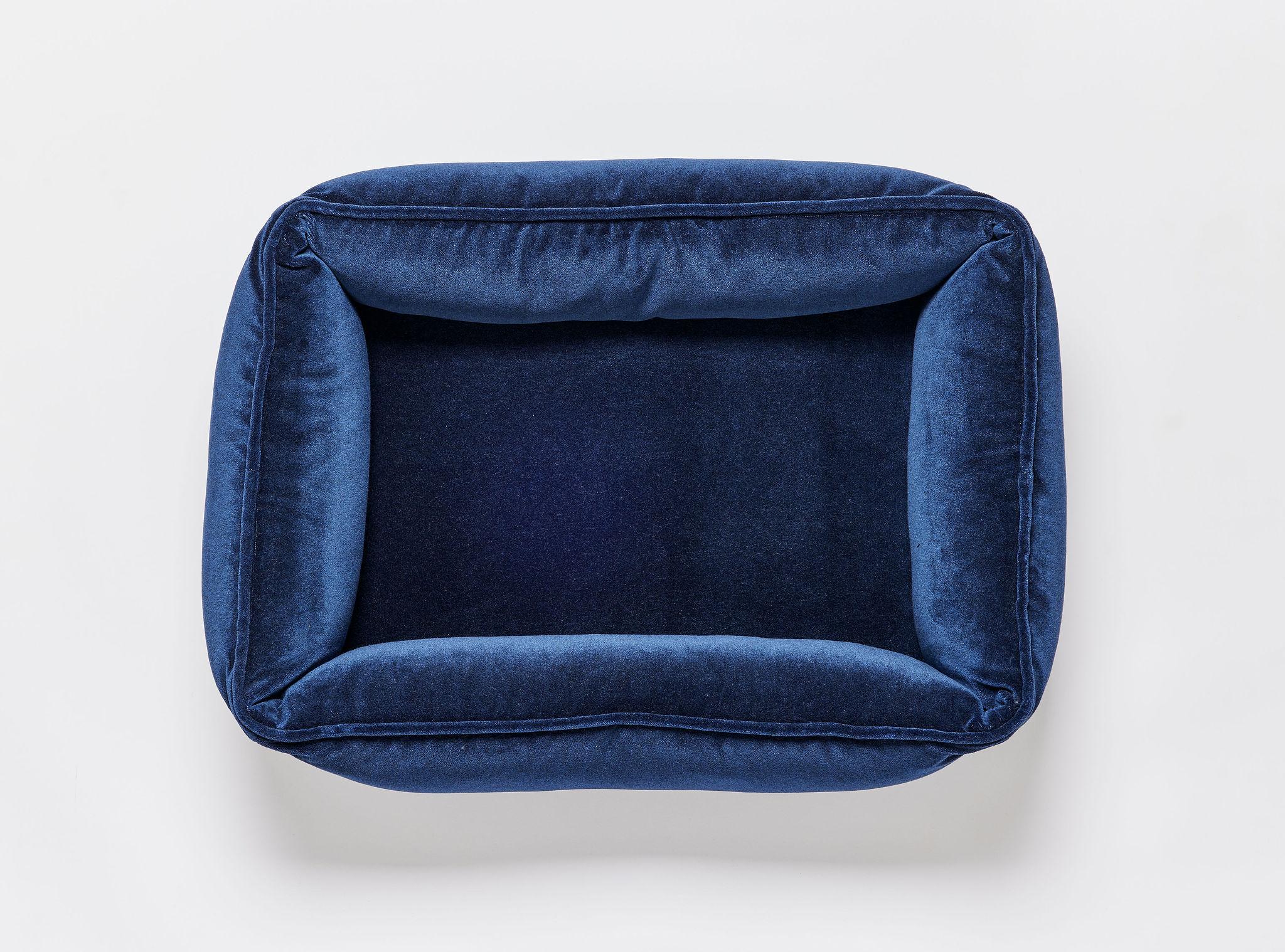 Scalamandre Bay Velvet Small Dog Bed In New Condition For Sale In New York, NY