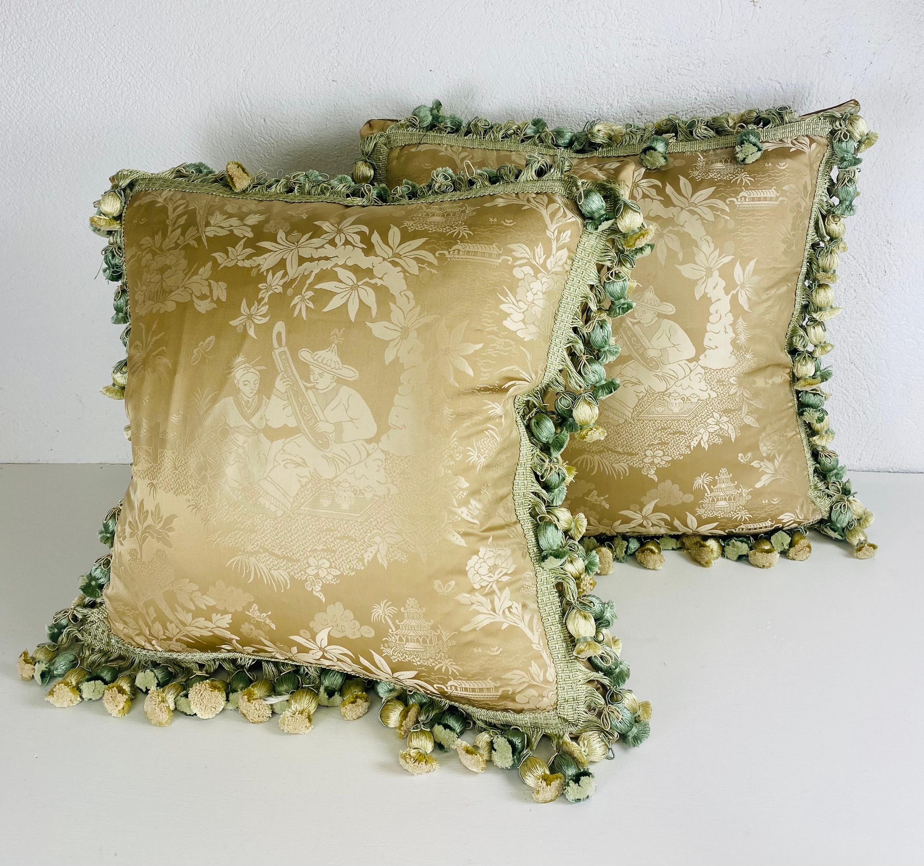 Scalamandre Chinoiserie-Seidenkissen mit Quasten/ ein Paar (Handgefertigt) im Angebot