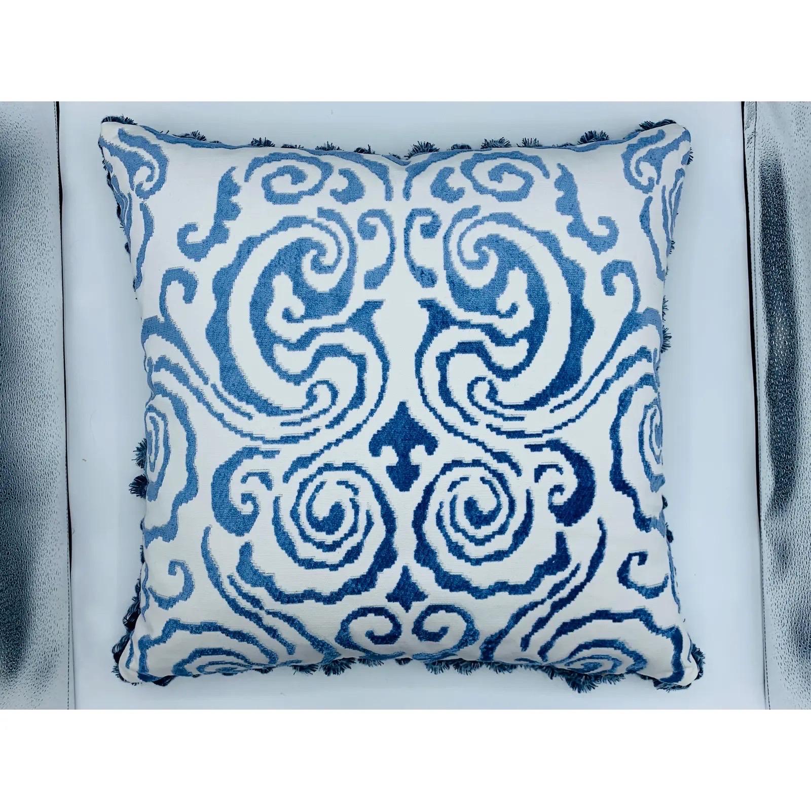 Chinoiserie Scalamandré 'Cirrus Velvet Damask' White and Blue Pillows With Fringe, Pair For Sale