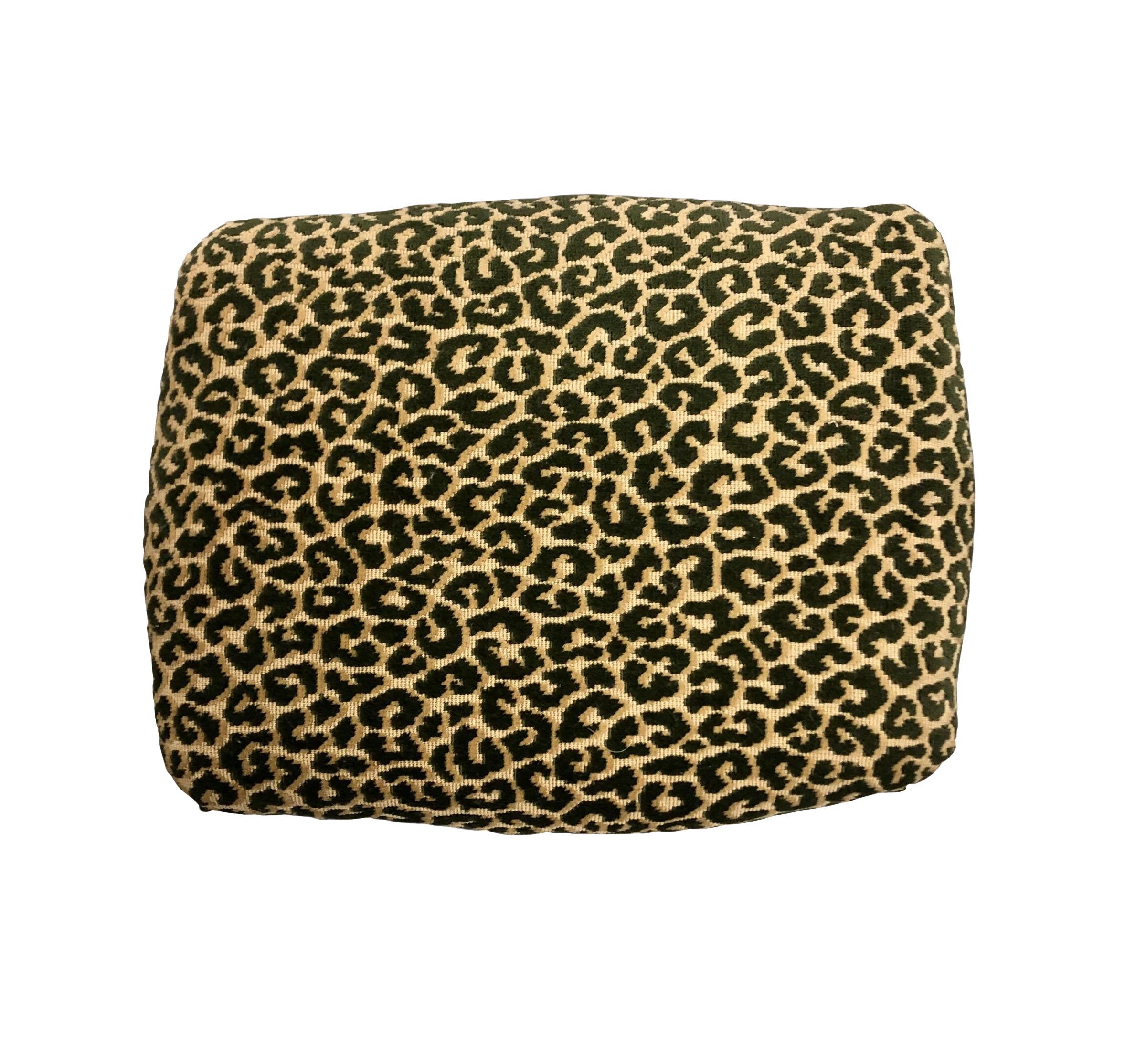 Scalamandre Green Animal Fabric French Stool   In Good Condition For Sale In Tampa, FL