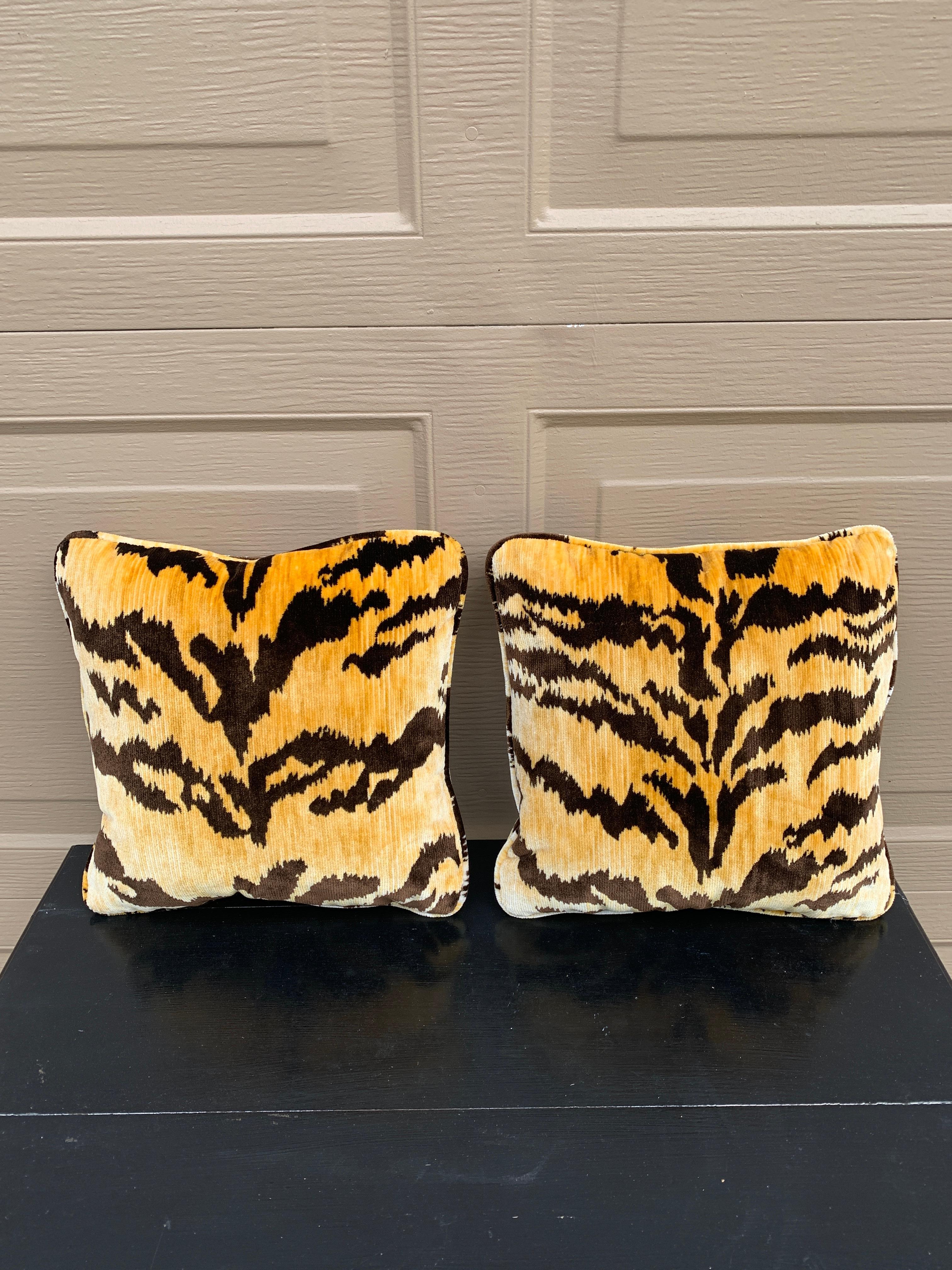 A chic pair of tiger print throw pillows in Scalamandre Le Tigre fabric

USA, 21st Century

Measures: 11