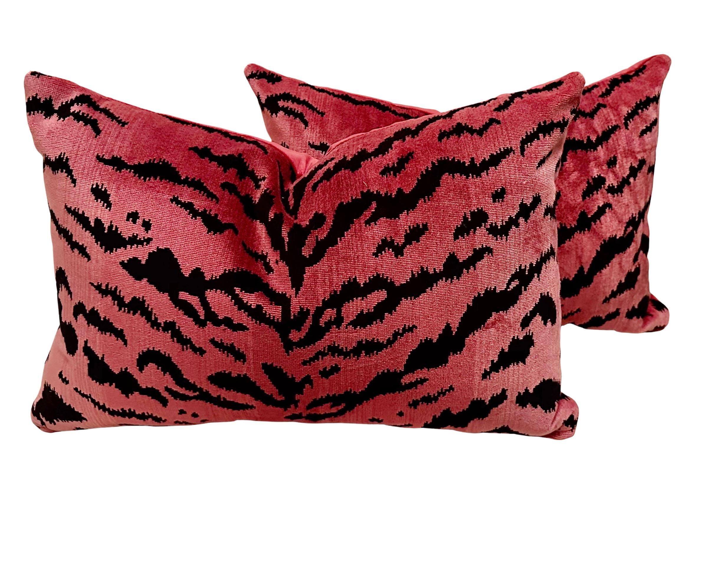 Scalamandre Pillows in Fuchsia, a Pair In Good Condition For Sale In Tampa, FL