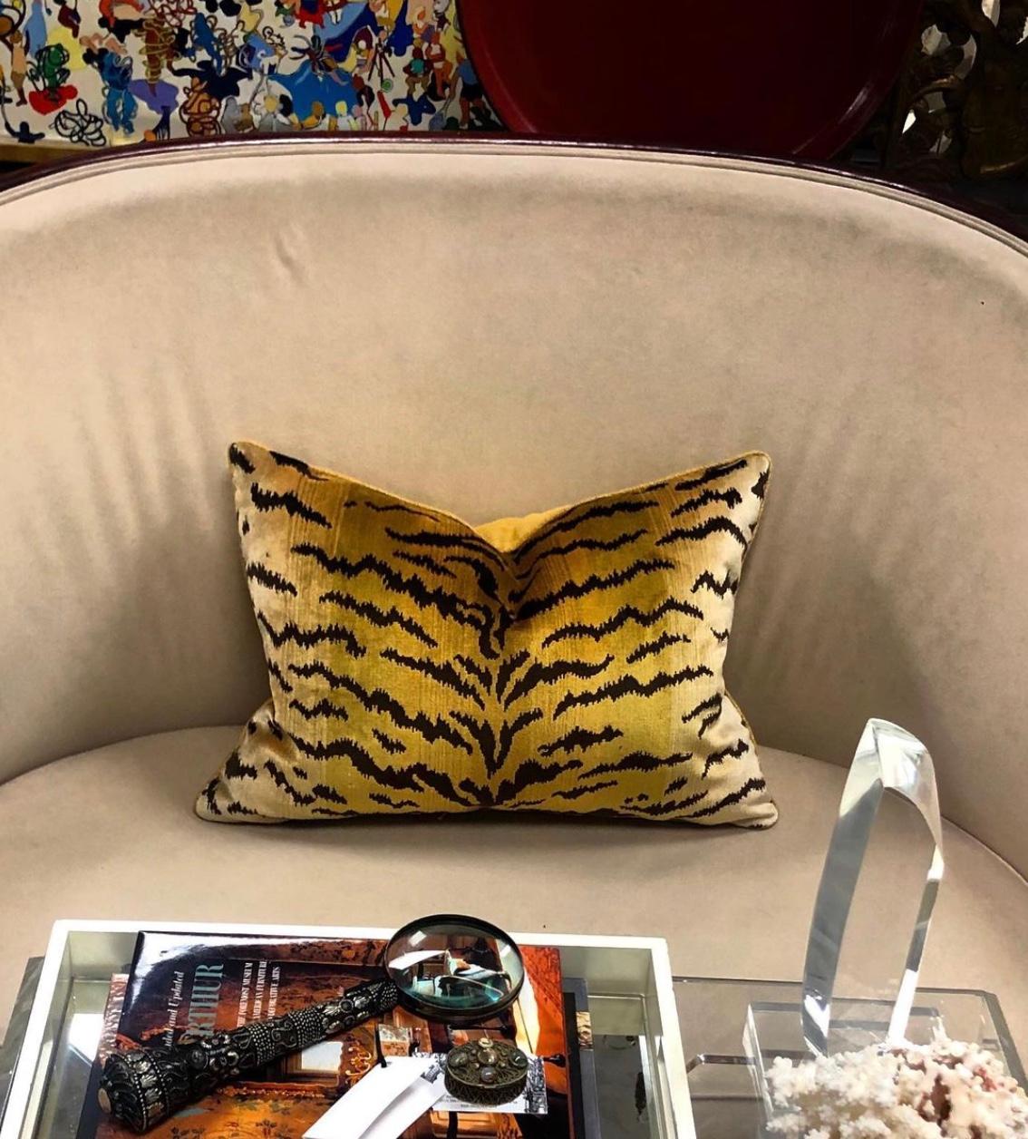A vintage hand made Scalamandré tiger fabric pillow, circa 1980s. With goose down filling and vintage silk linen back.