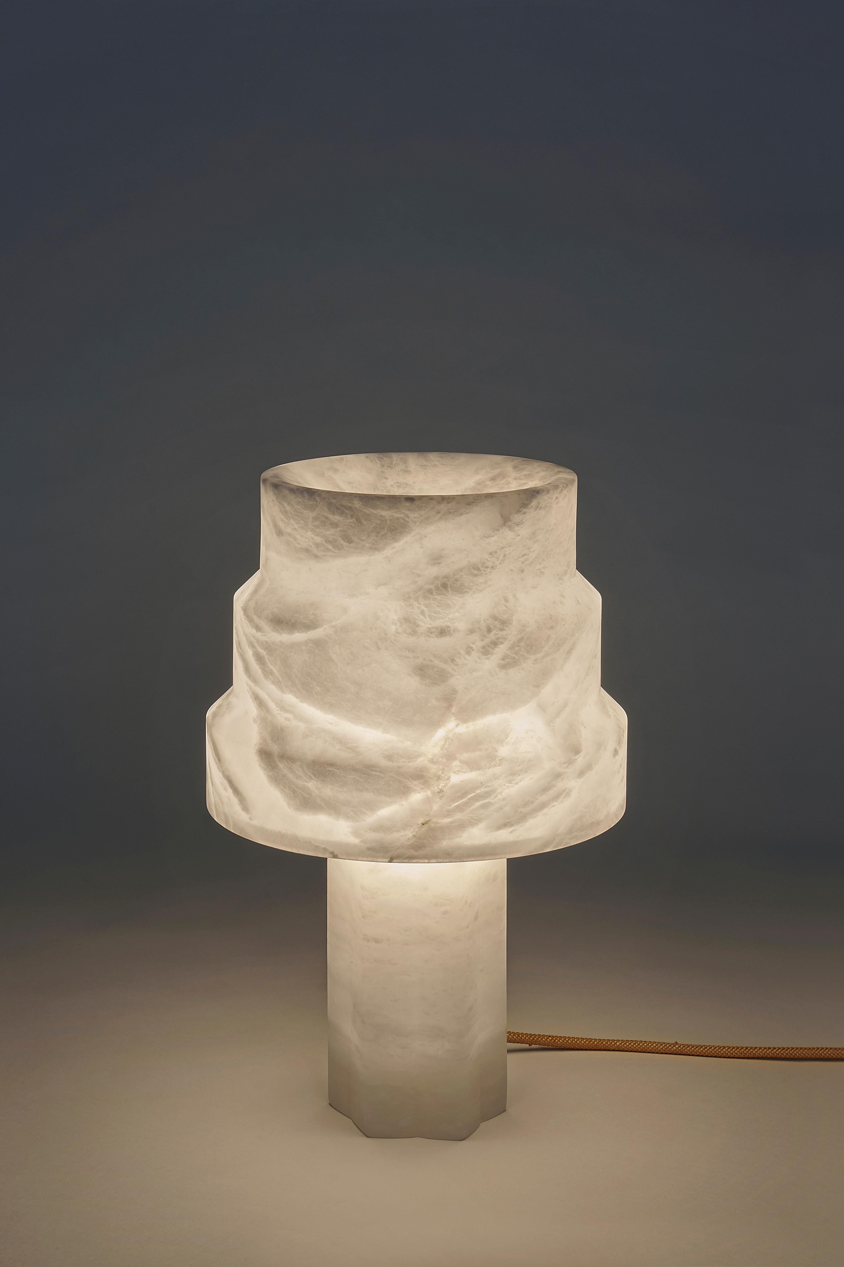 Moderne Lampe en albâtre à l'échelle SB26 en vente