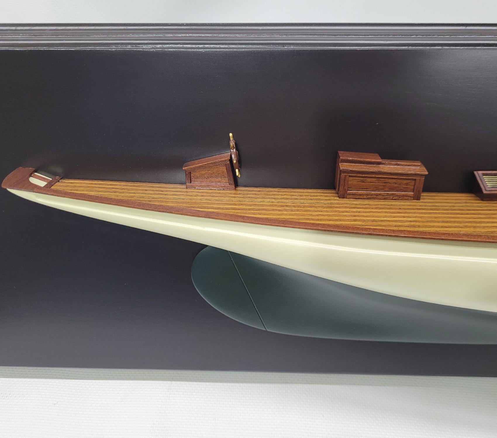 Maßgeschneidertes Halbmodell der Americas Cup Yacht „Puritan“ im Angebot 2