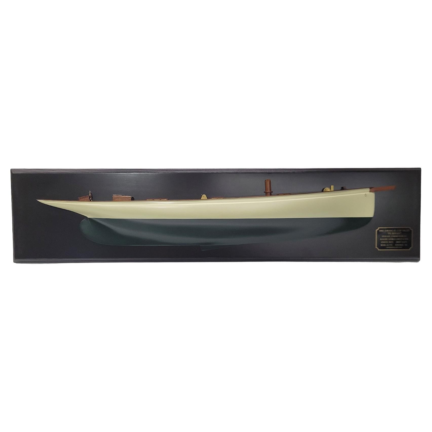 Maßgeschneidertes Halbmodell der Americas Cup Yacht „Puritan“ im Angebot
