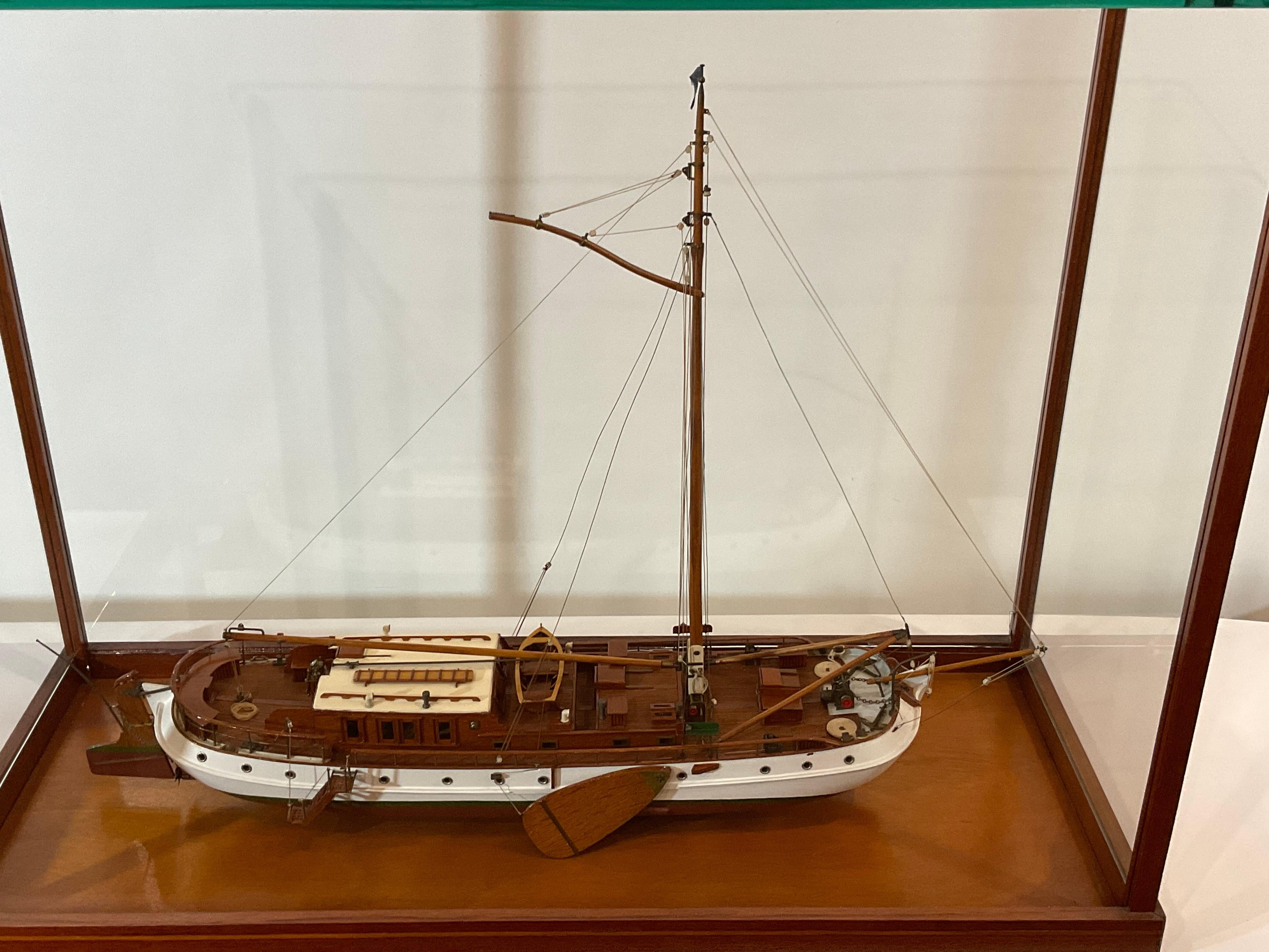 Scale Model of a Dutch Lee Boarder In Excellent Condition For Sale In Norwell, MA