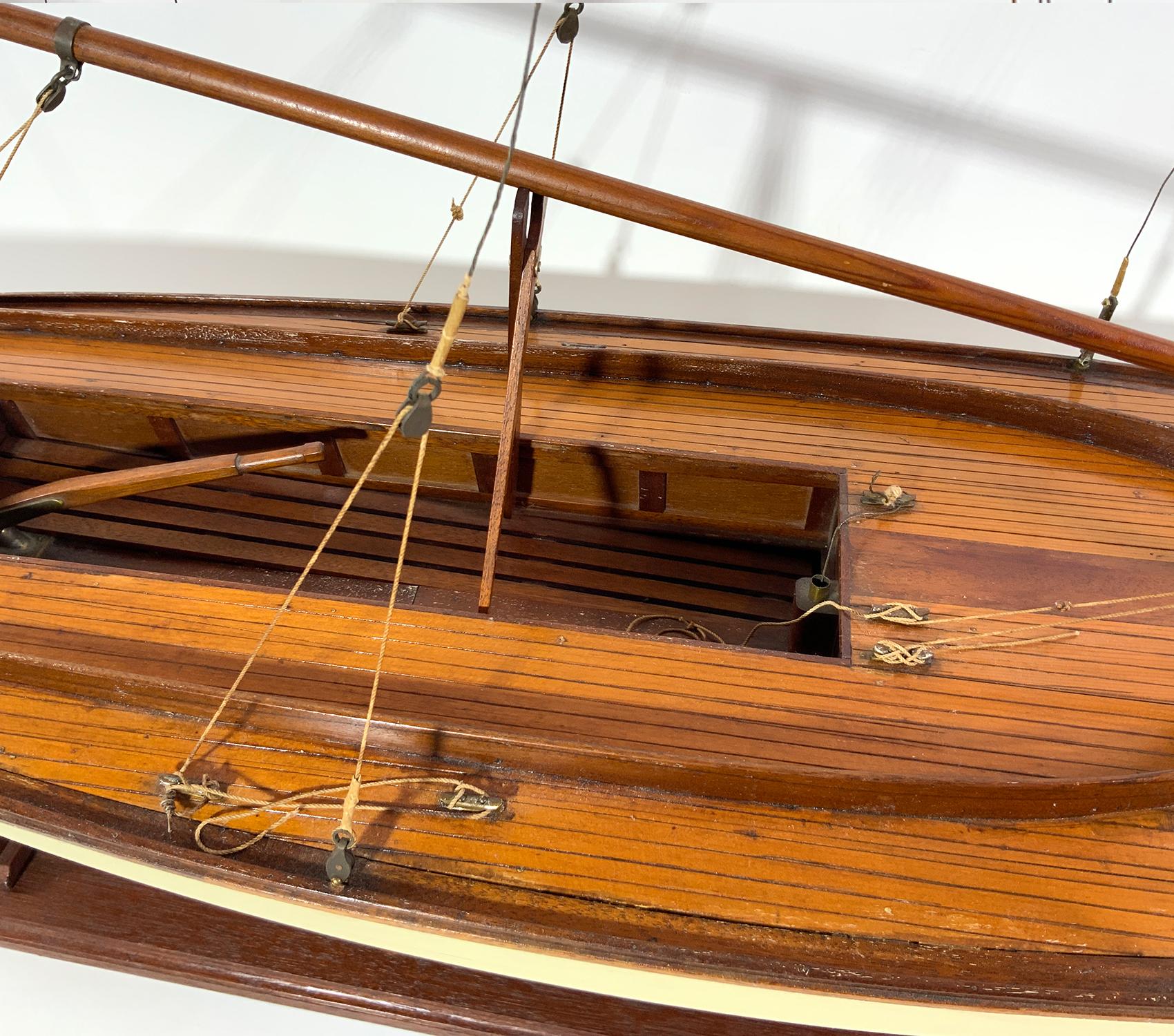Scale Model of a Herreshoff Yacht In Excellent Condition For Sale In Norwell, MA