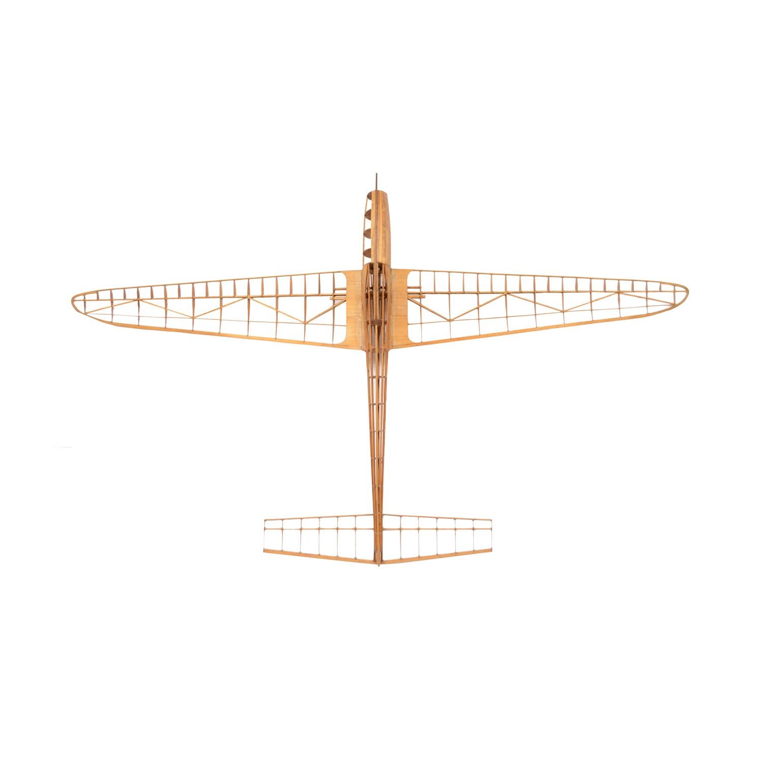 Scale model of the structure of a passenger airplane, made in France in the 1950s. Quotas are written on the various parts of the wings. Made of balsa wood, light but very resistant wood used to build airplanes model. Good condition. Measures: Width