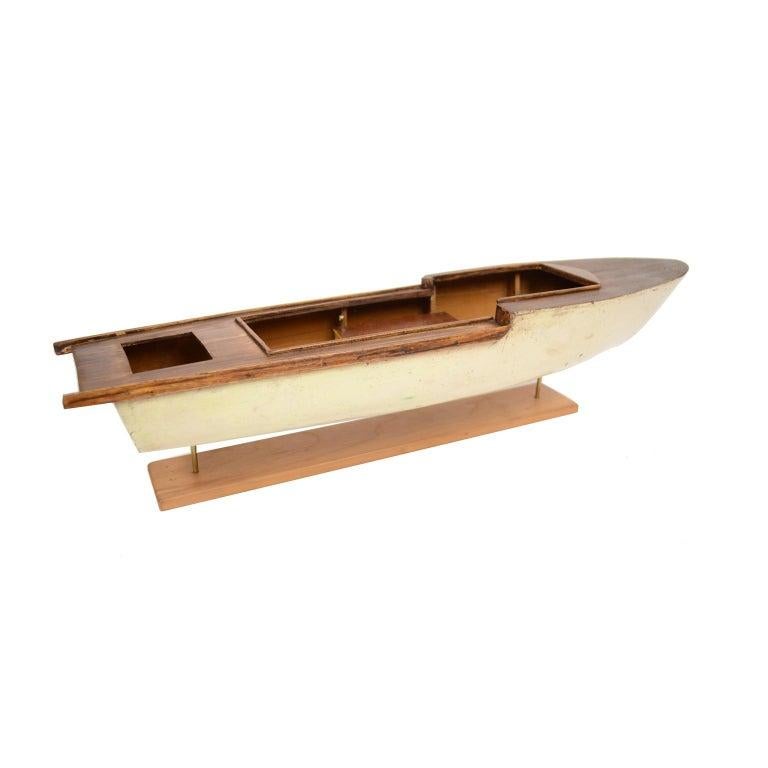 Scale Nautical Vintage Model of an English Motorboat, 1950s In Good Condition For Sale In Milan, IT