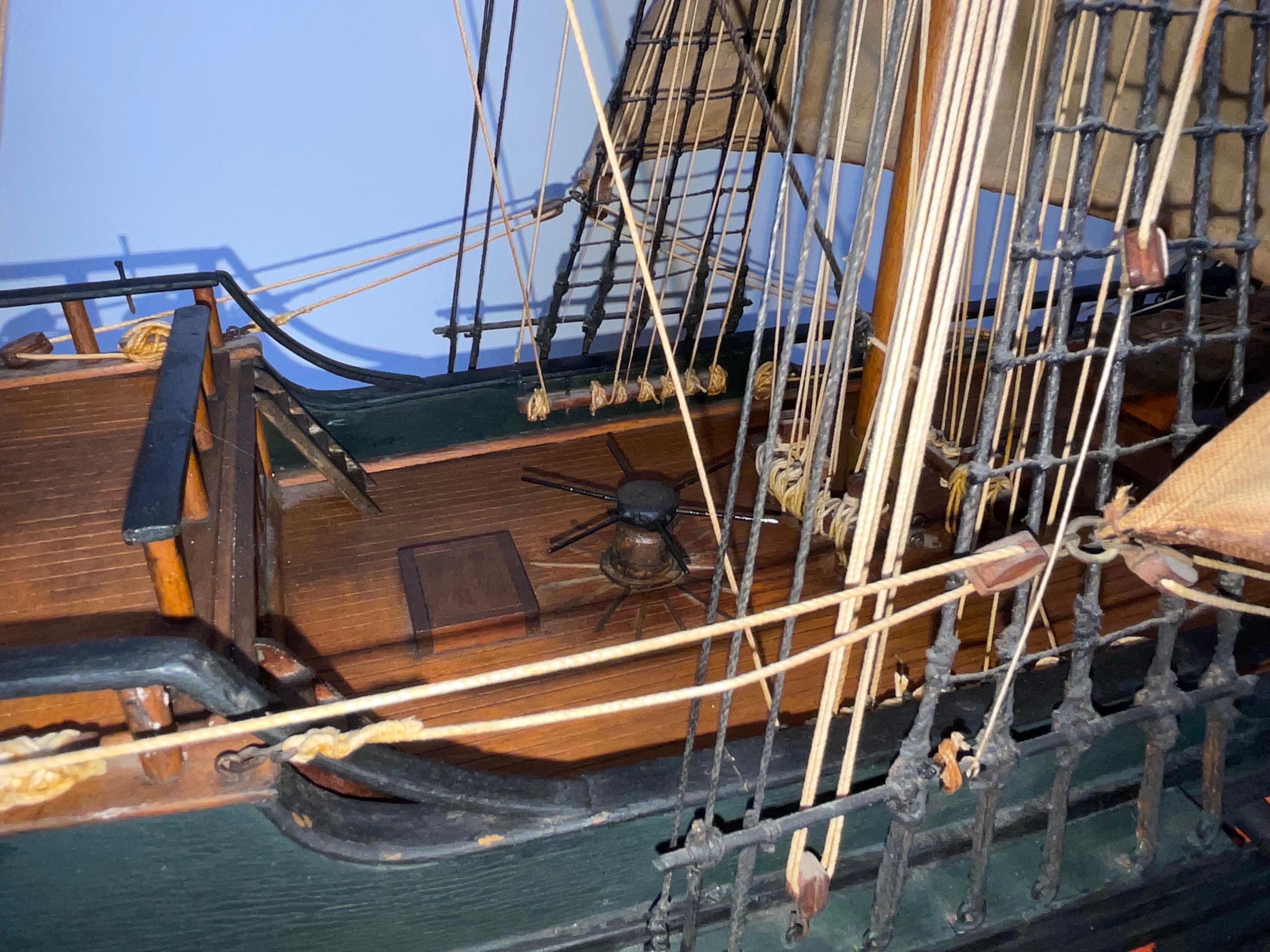 Modèle de bateau à grande échelle d'une frigate anglaise en vente 4