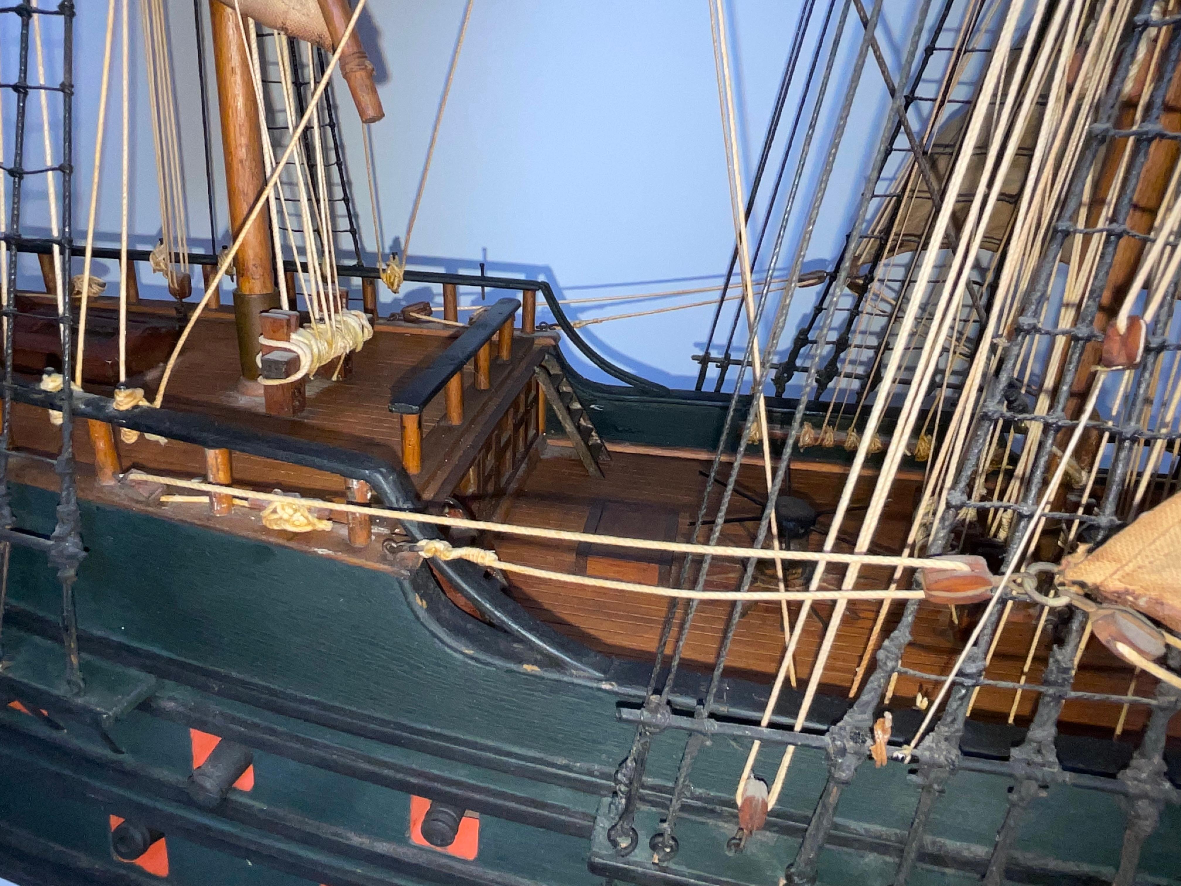 Modèle de bateau à grande échelle d'une frigate anglaise en vente 5