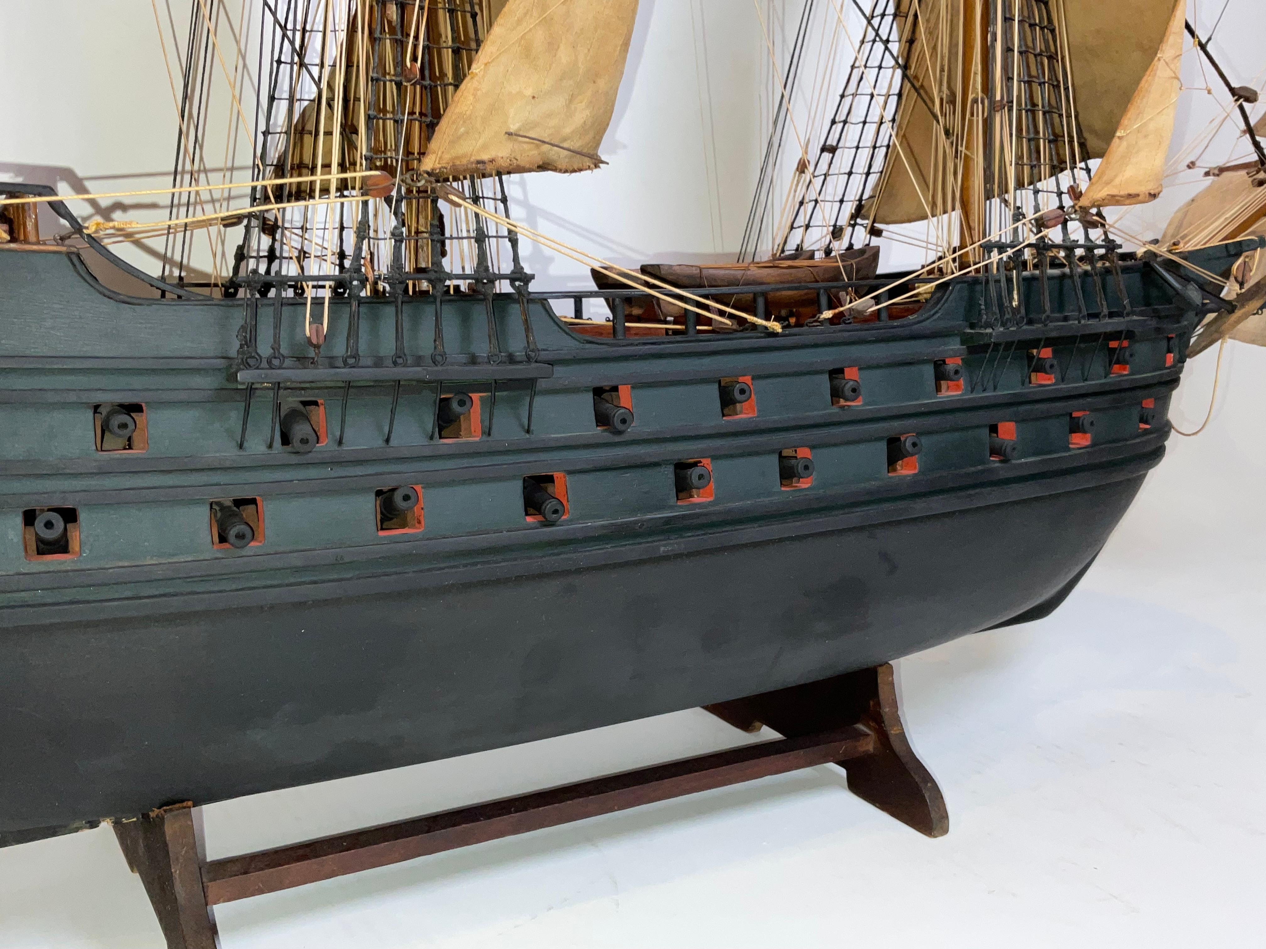 Modèle de bateau à grande échelle d'une frigate anglaise en vente 14