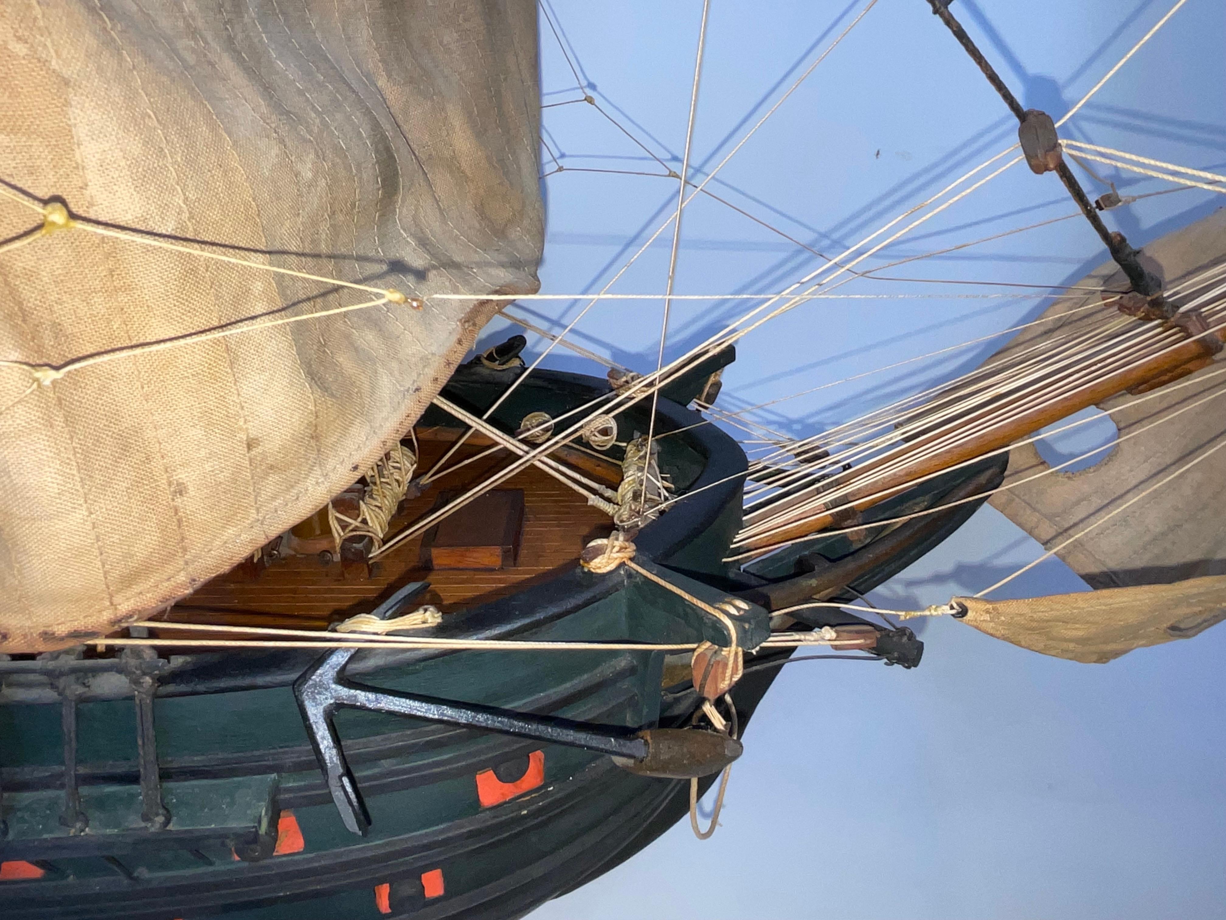 Bois Modèle de bateau à grande échelle d'une frigate anglaise en vente