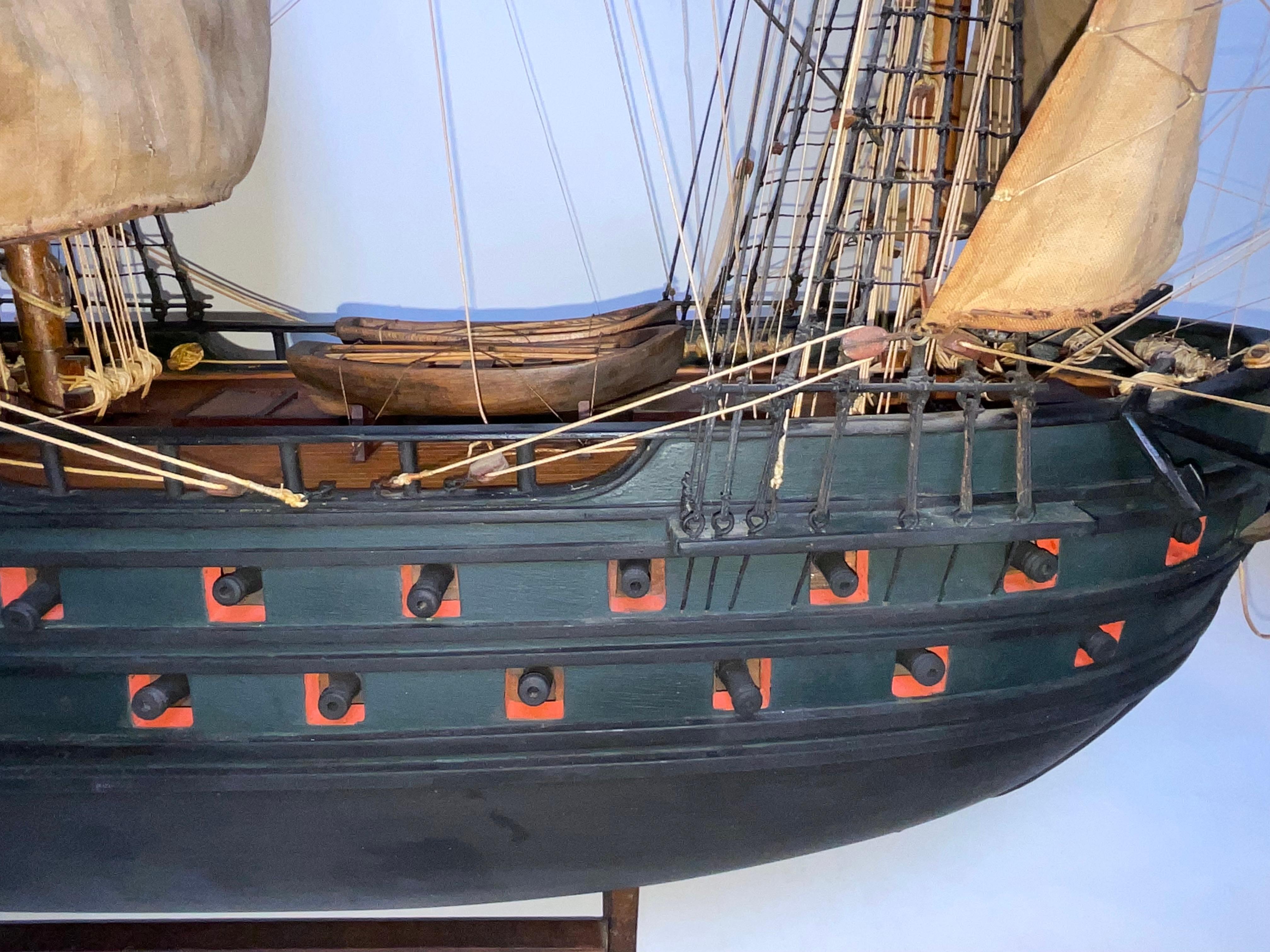 Modèle de bateau à grande échelle d'une frigate anglaise en vente 1