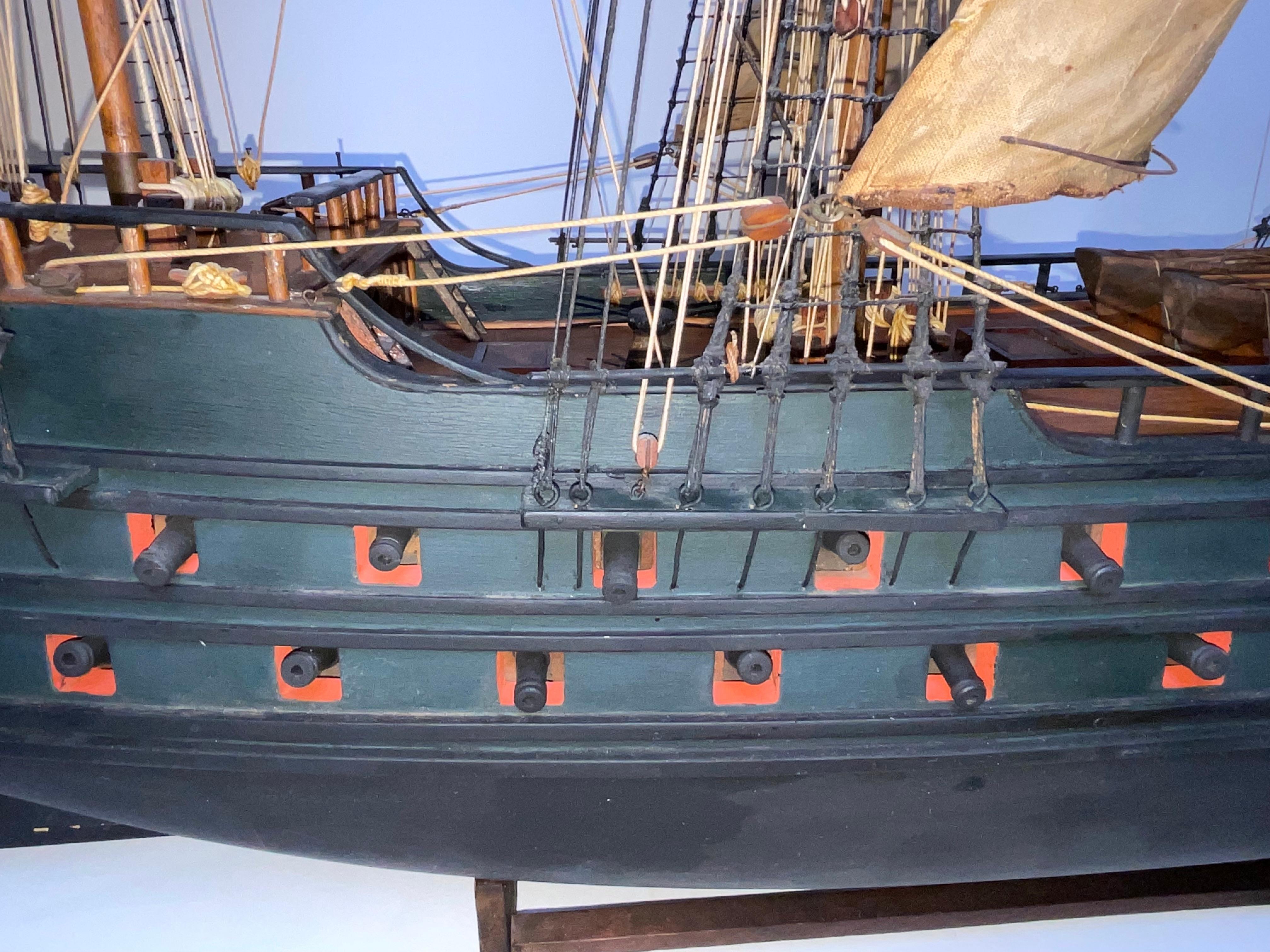 Modèle de bateau à grande échelle d'une frigate anglaise en vente 3