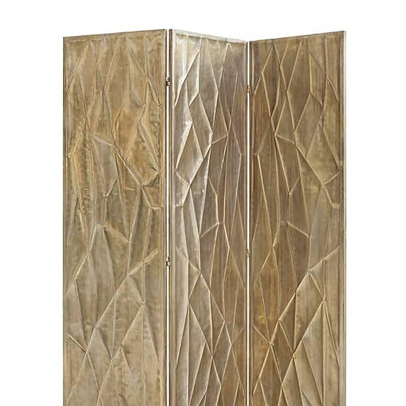 Folding screen scales with each panels
in metal in antique finish. All handcrafted.
With 3 folding panels.