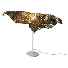 Balances, lampe de table en laiton avec gravures