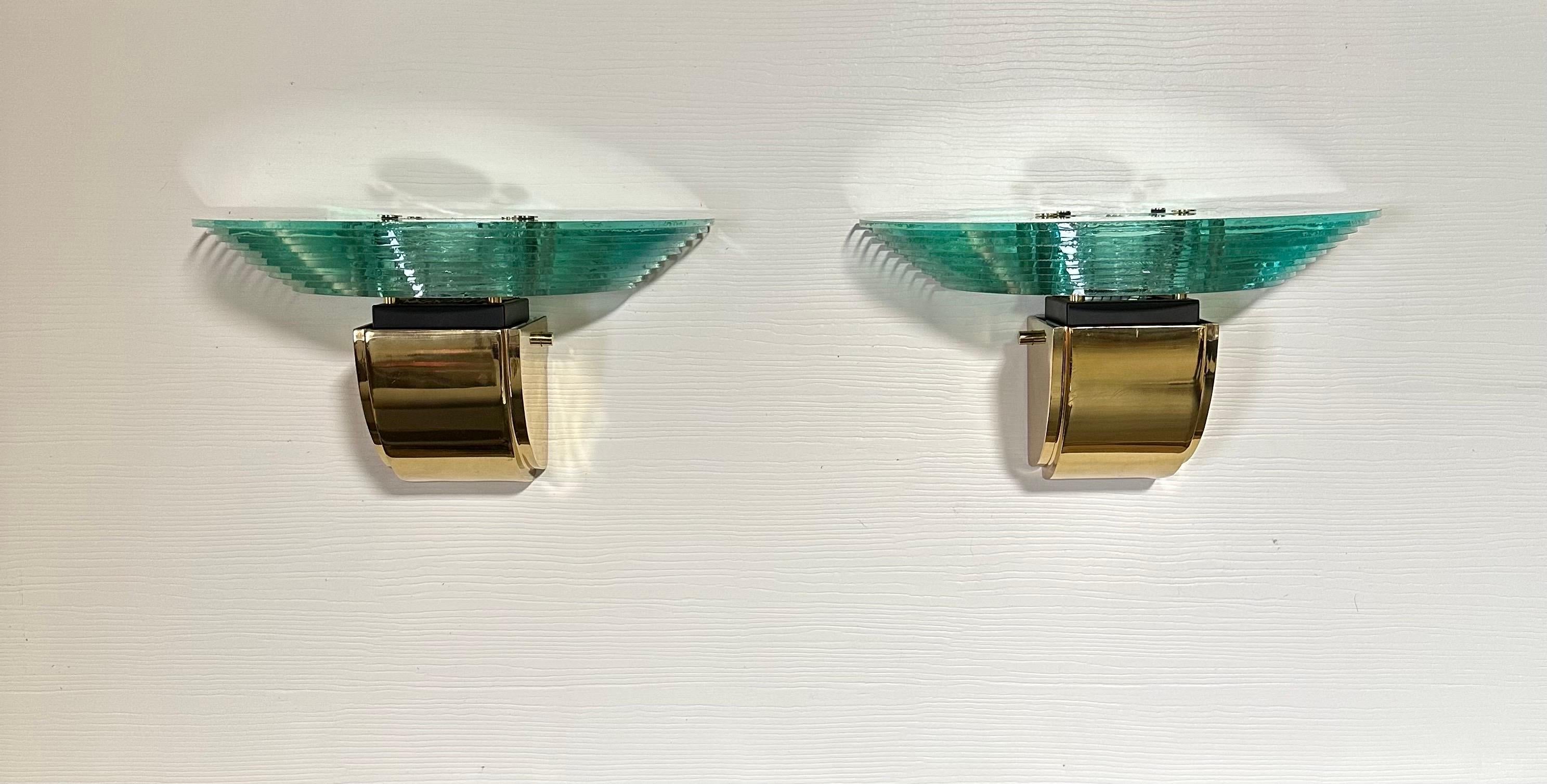 Very heavy NOS wall mount Lightolier glass and brass sconce. Stunning piece surely looks impressive lit up.
Could be hung either way.