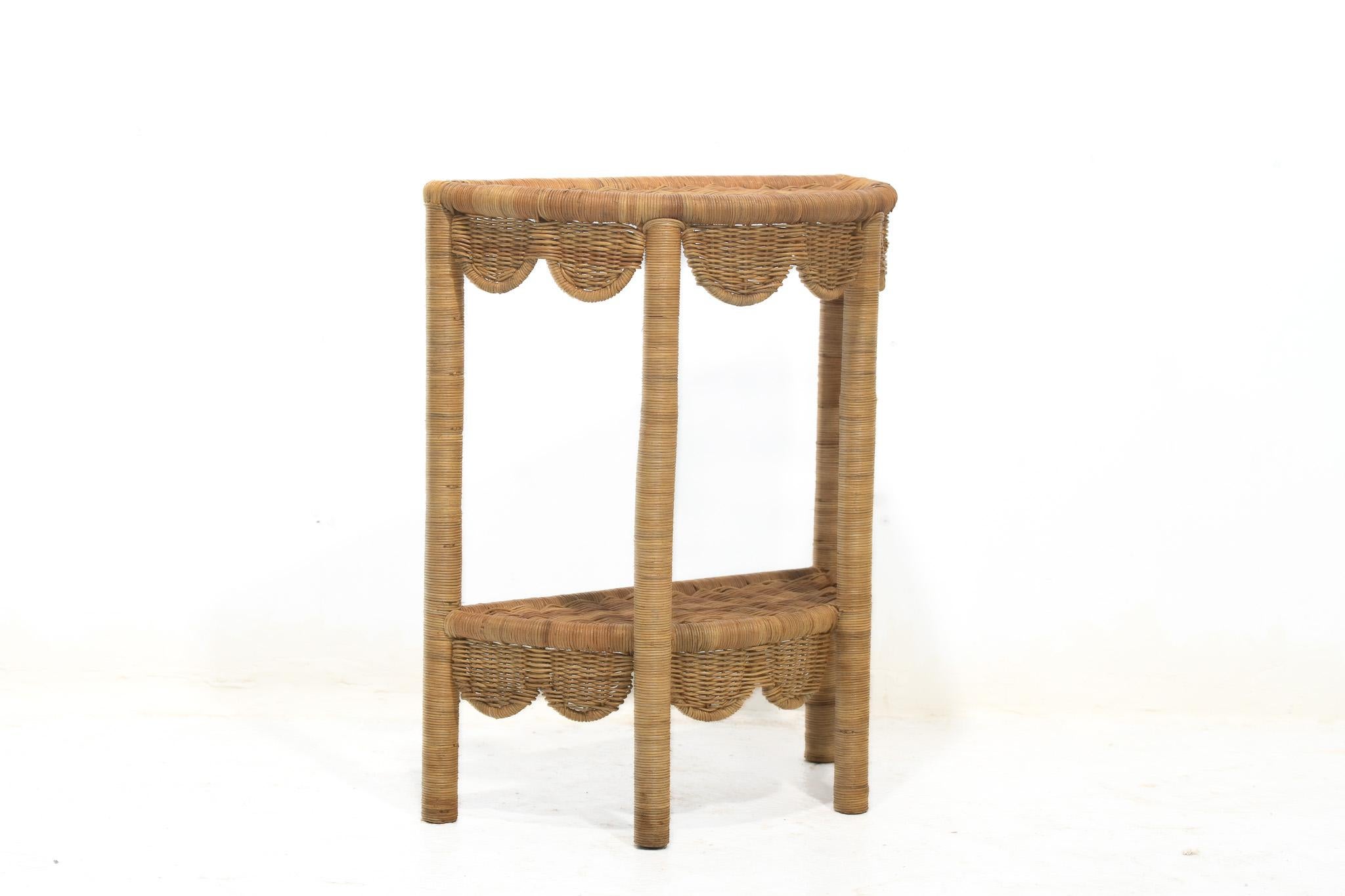 Fait main Table de chevet Scallop par Rattanology en vente