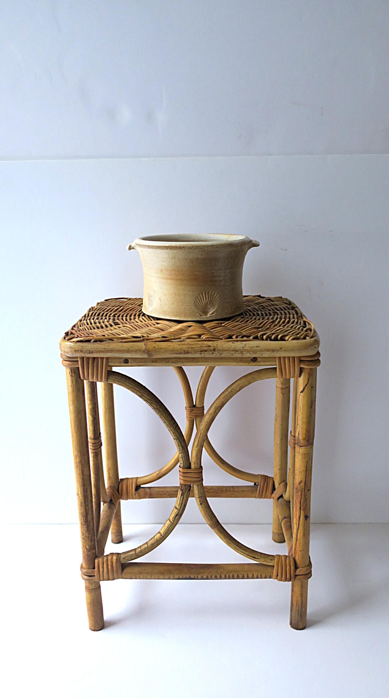 Scallop Seashell Ice Bucket or Bowl Pot In Good Condition For Sale In New York, NY