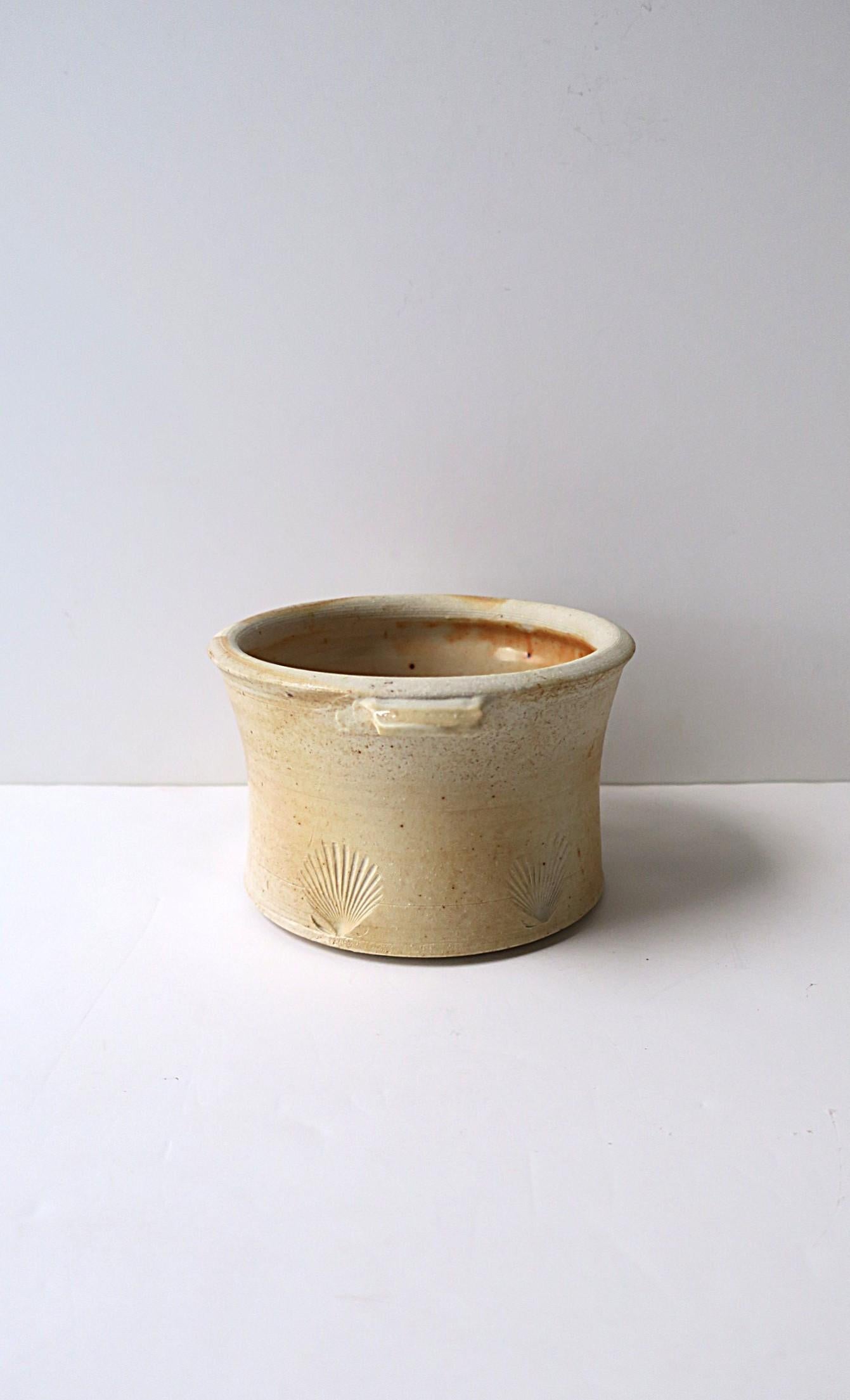 Ceramic Scallop Seashell Ice Bucket or Bowl Pot For Sale