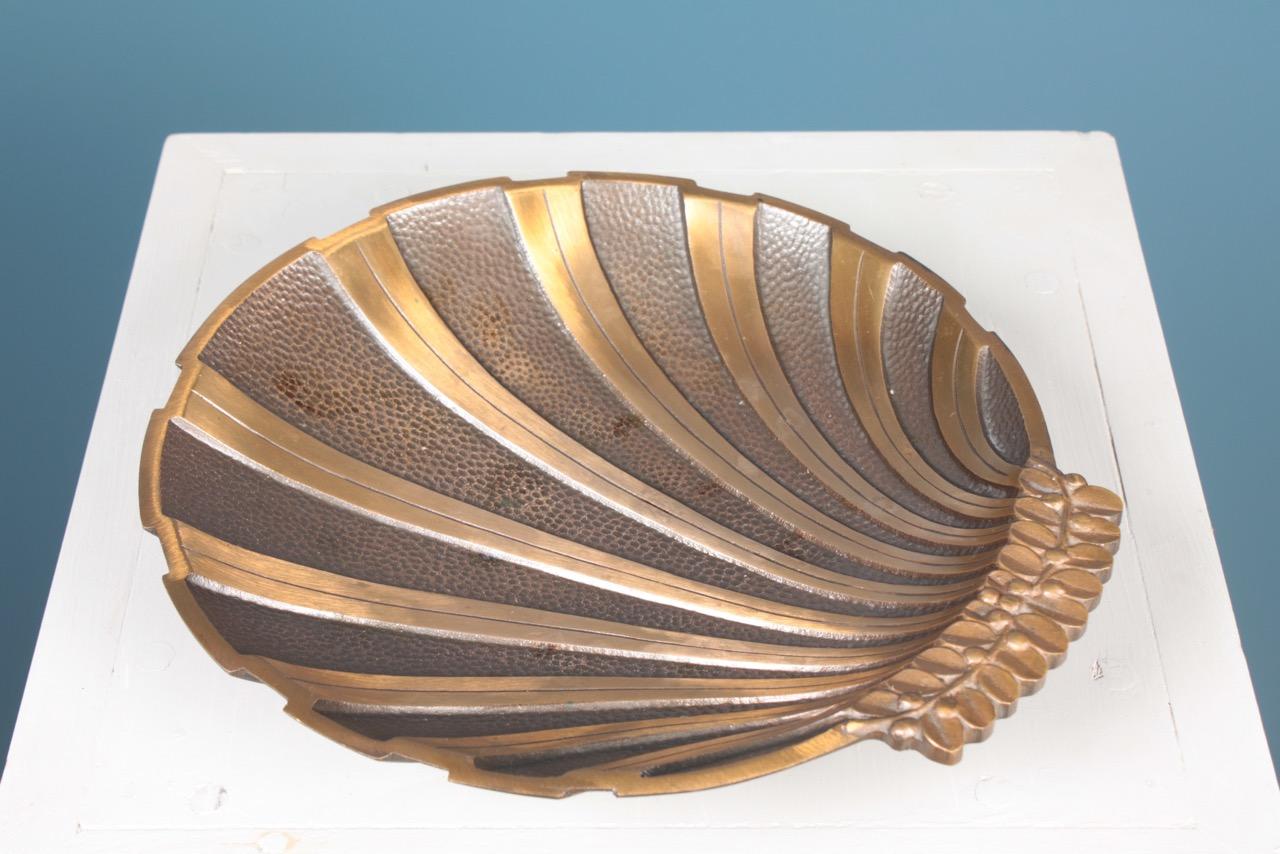 Scallop shell dish in solid brass, designed and made in Denmark, 1940s.