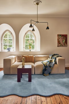 Tappeto in lana a smerli in morbido blu di Layered, design scandinavo fatto a mano
