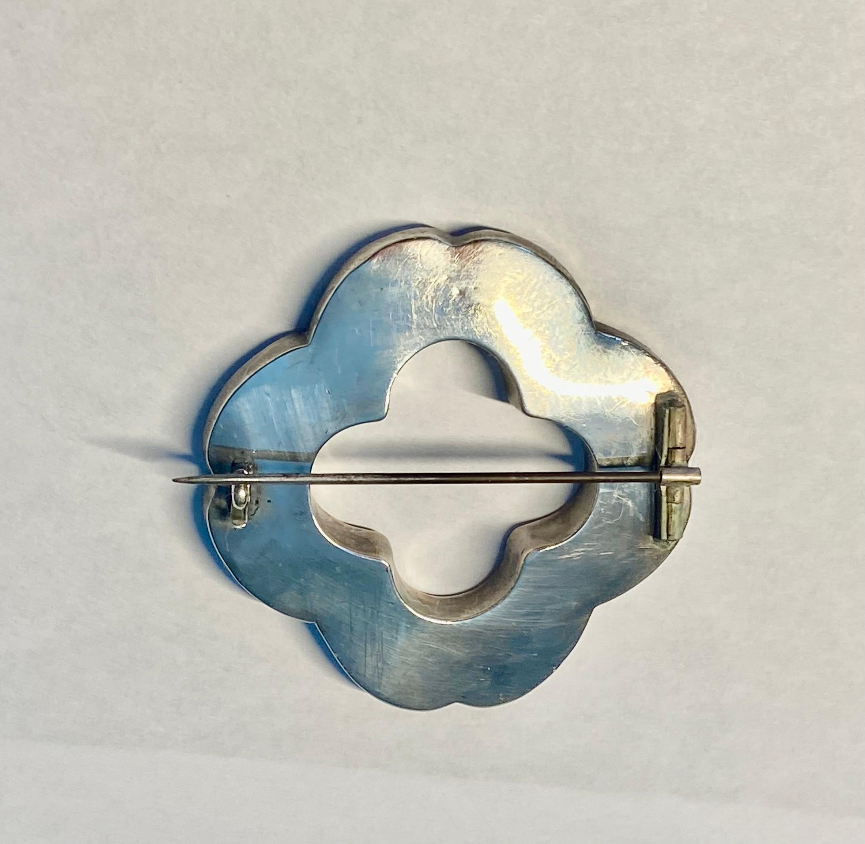 Scalloped Brooch of Scottish Agate and Silver In Excellent Condition For Sale In Stamford, CT