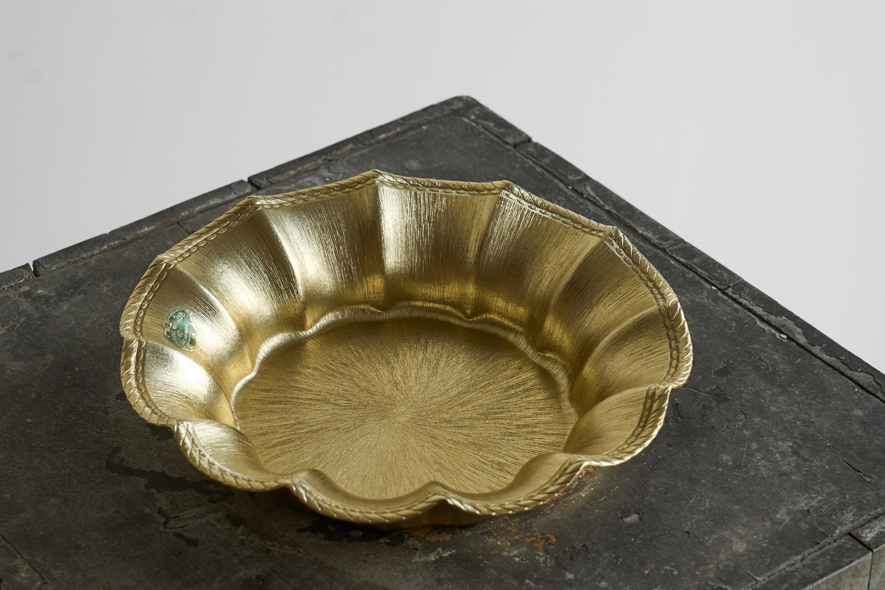 Art Déco Centrotavola smerlato in metallo dorato Italia 1960s in vendita
