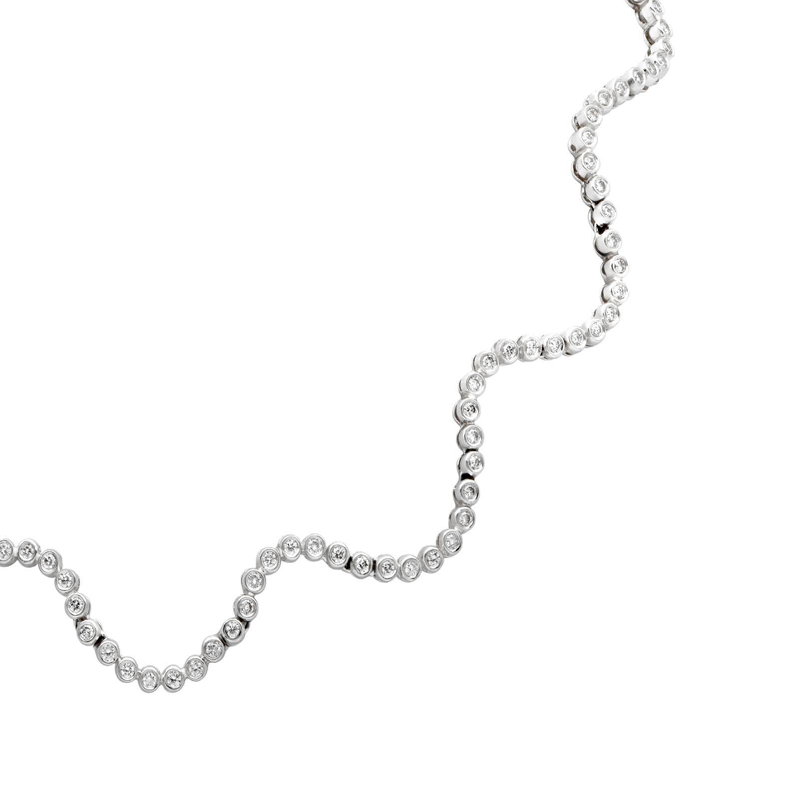 Collar de tenis vintage de oro blanco de 18 quilates con diamantes festoneados Moderno en venta