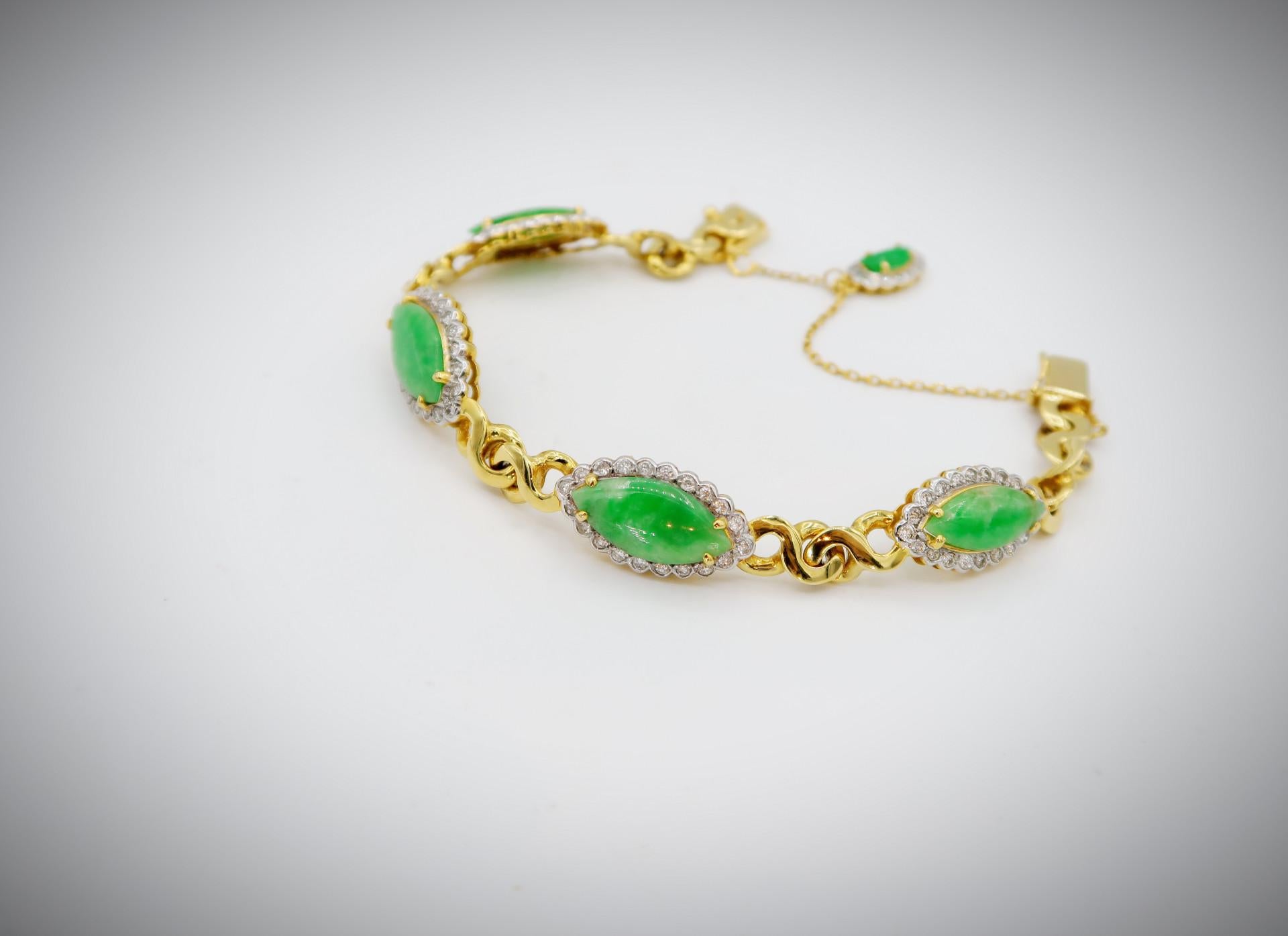 Edwardian Scalloped Diamond Edge Untreated Apple Green Burmese Jadeite Jade Gold Bracelet For Sale