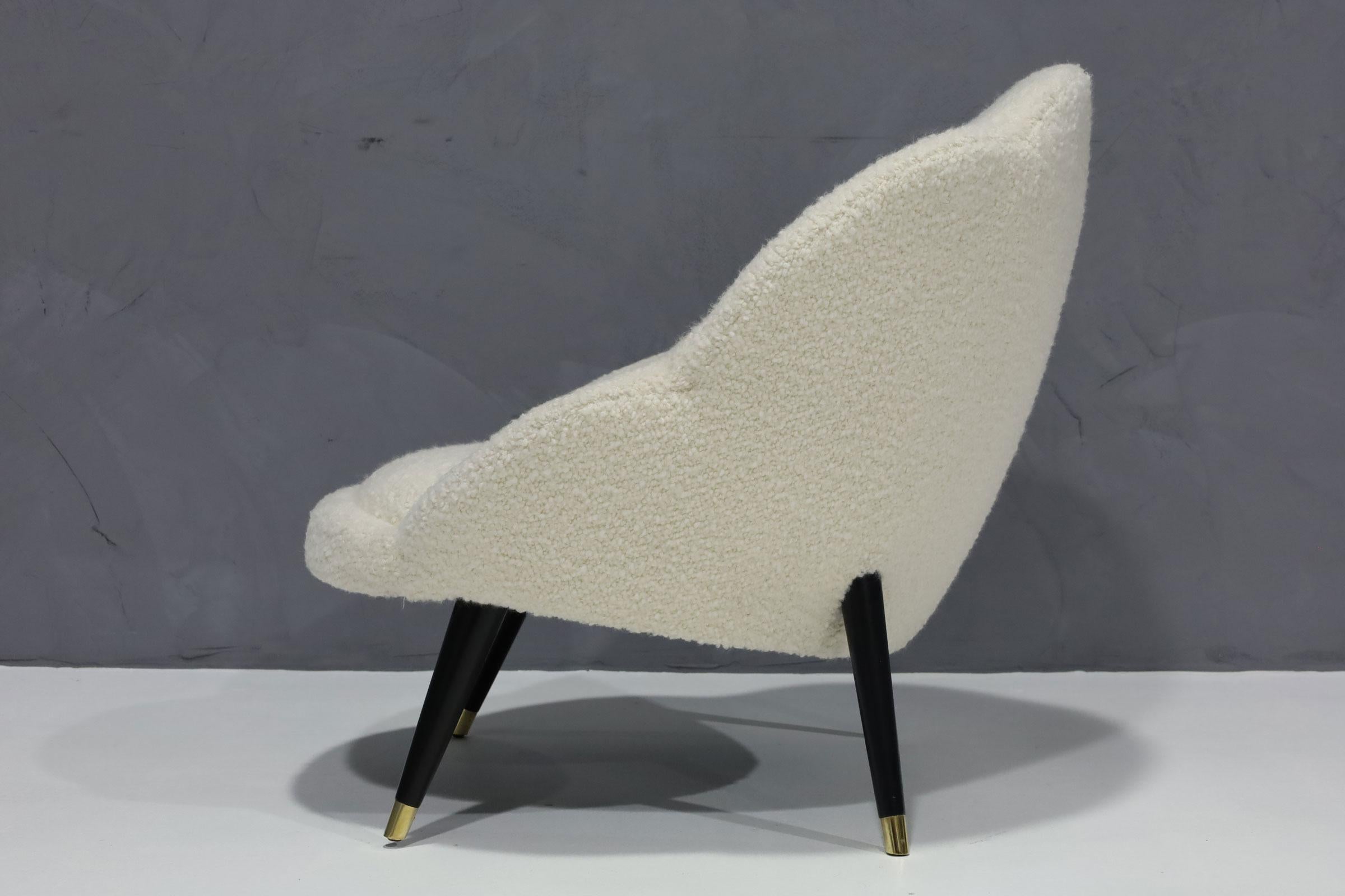 Scalloped Edge Lounge Chair in Designer Boucle' For Sale 1