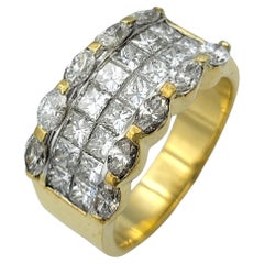 Diamantring im Prinzessinnen- und Marquise-Schliff mit gewellter Kante 18 Karat Gelbgold