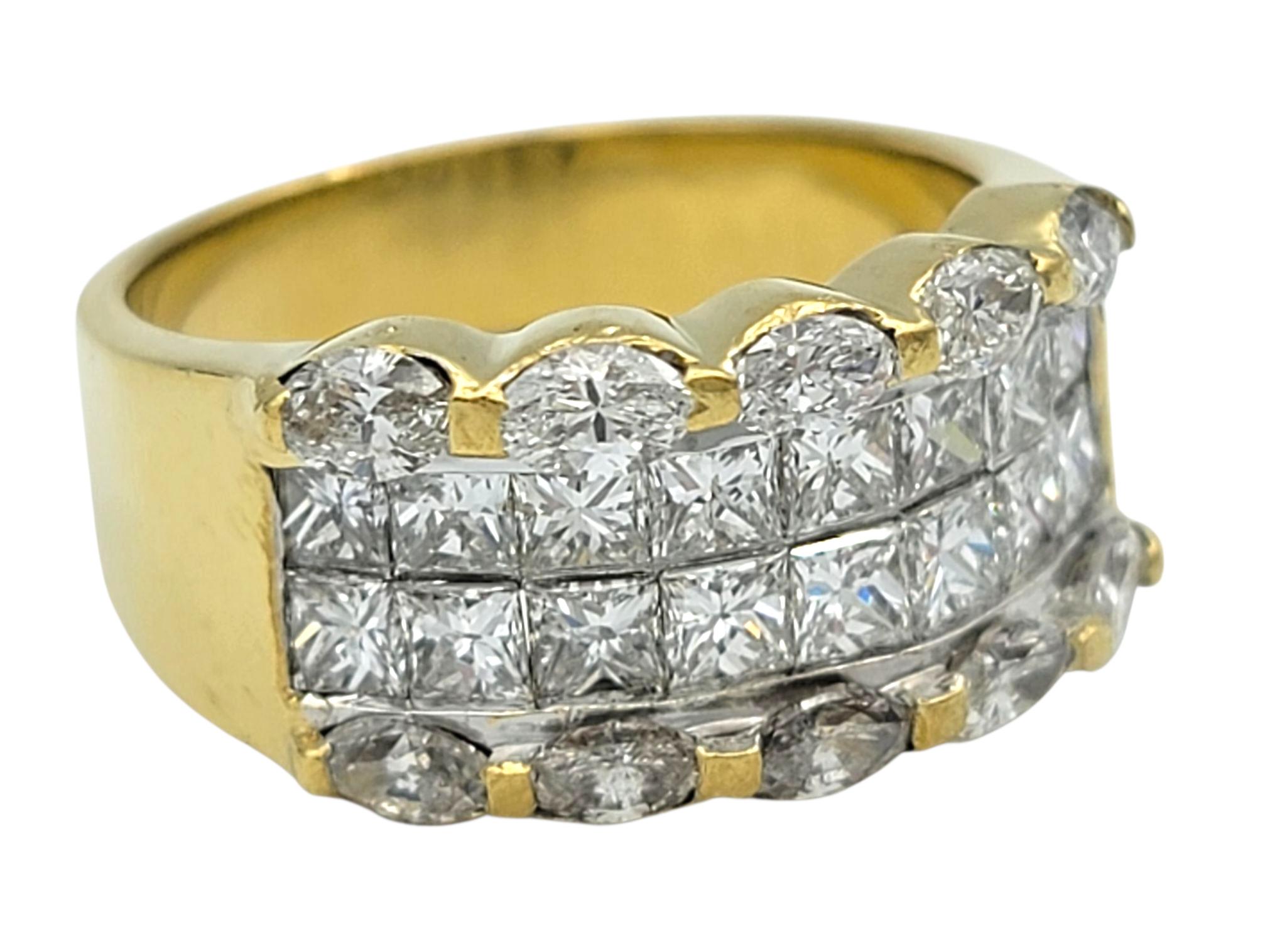 Taille princesse Bague à bord festonné avec diamant taille princesse et marquise en or jaune 18 carats en vente
