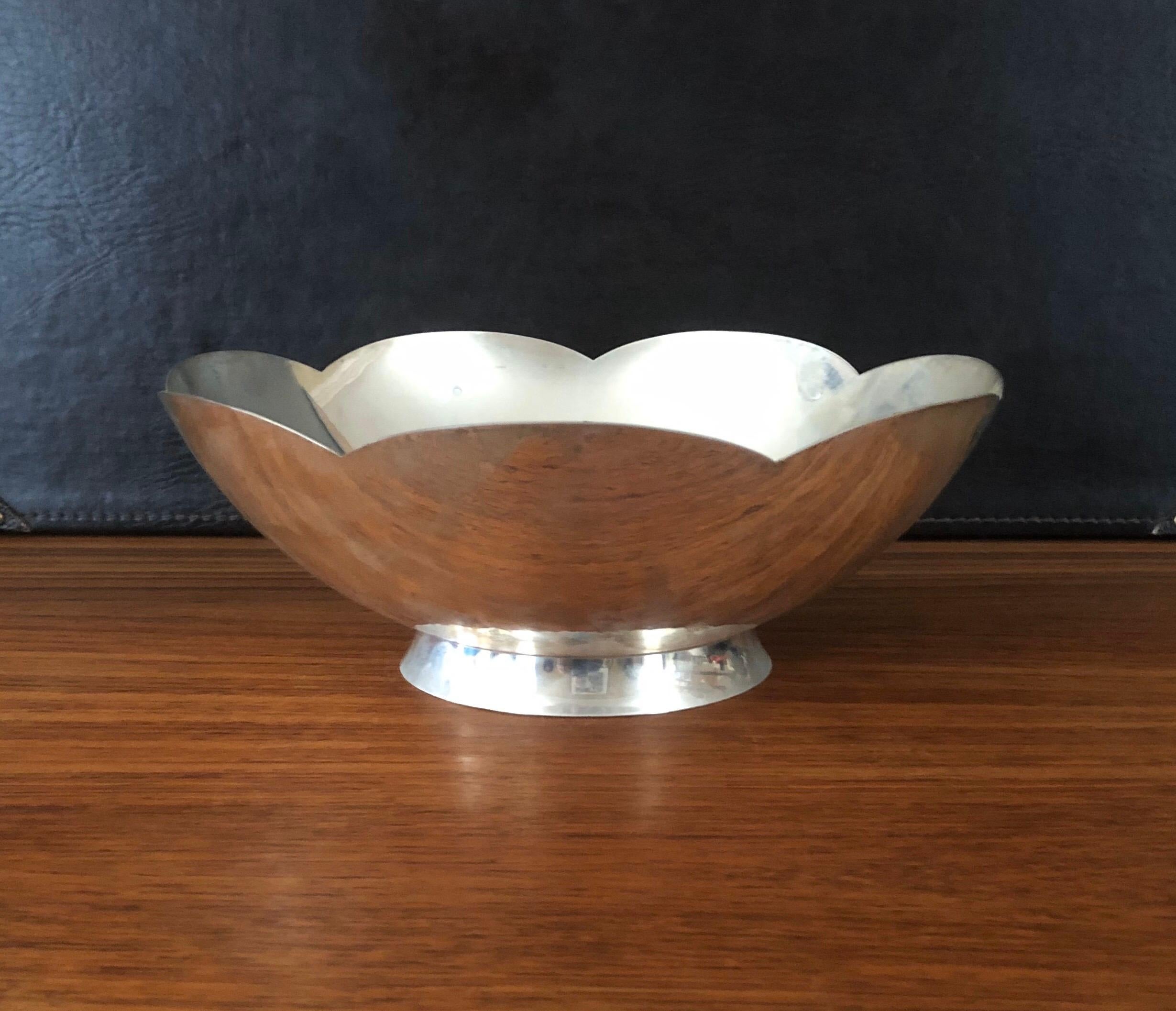 Spectacular scalloped edge sterling silver centerpiece bowl by Tiffany and Co., circa 1970s. The bowl is in excellent condition and measures 10.5